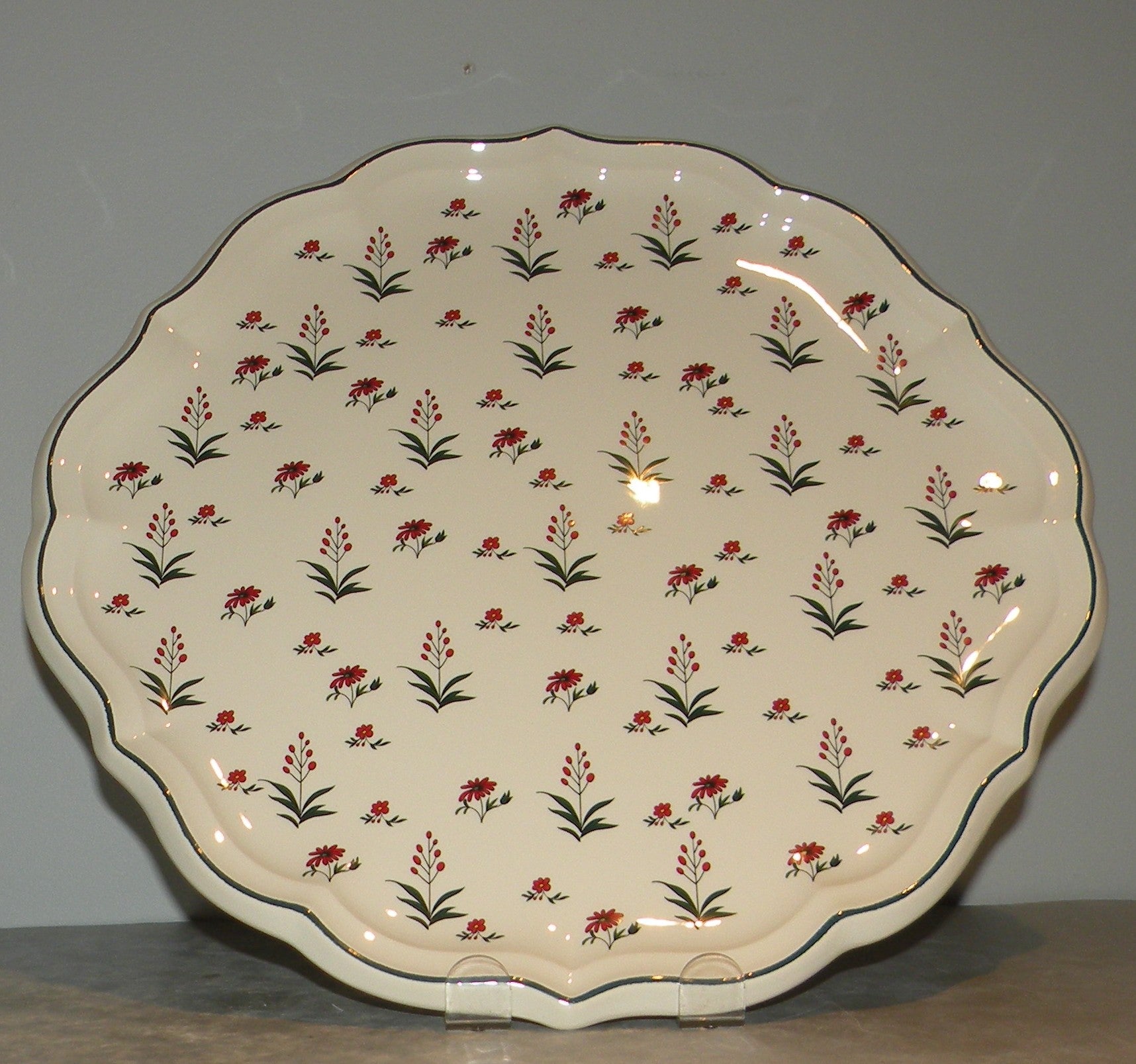 Eared Round Cake Platter, Herbier du Paradis