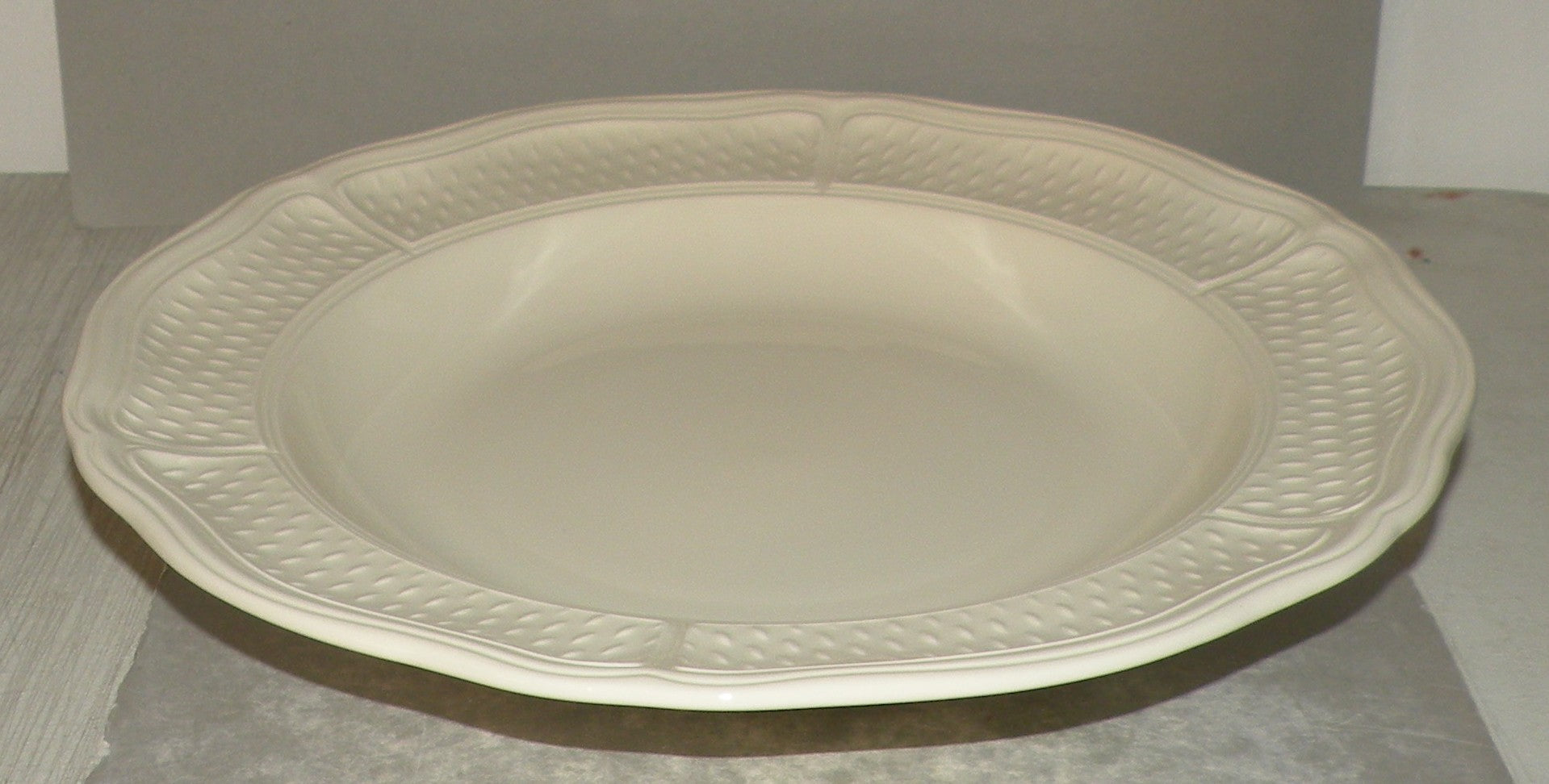 Round Deep Dish Nr 4, Pont Aux Choux Mais