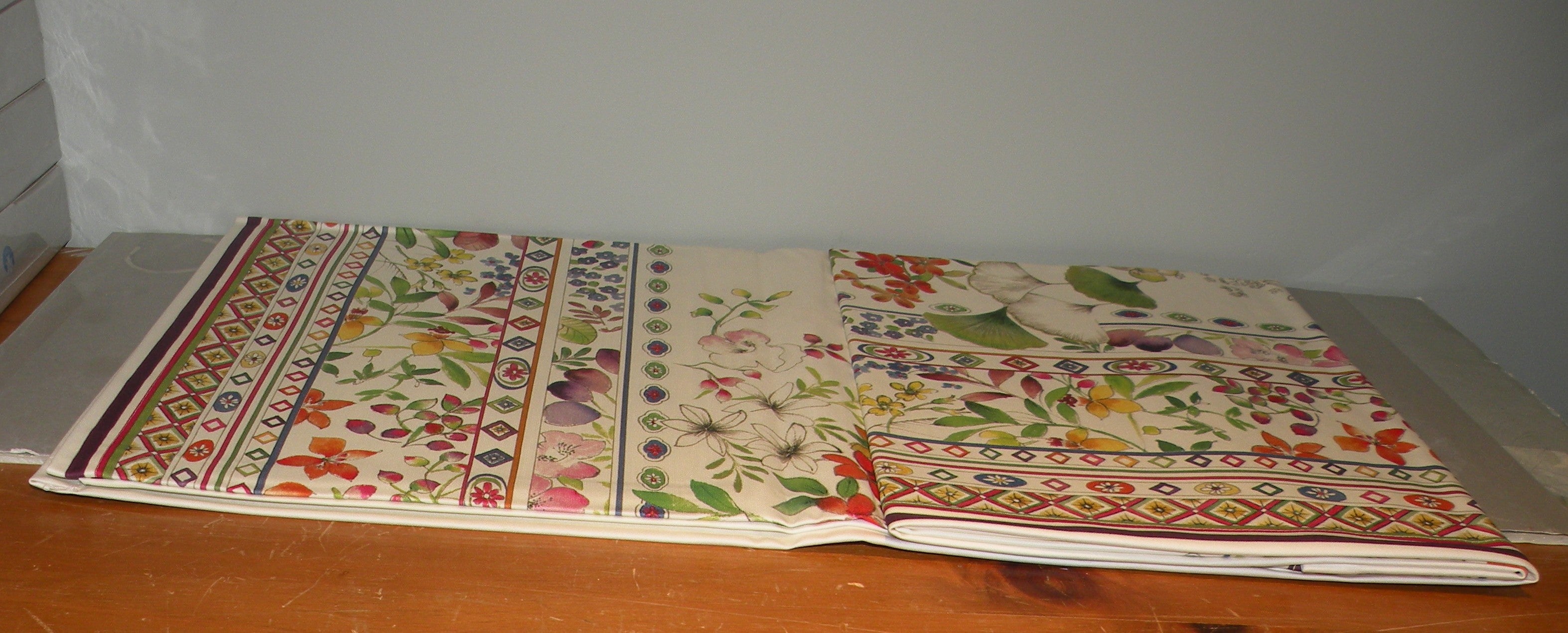 Small Tablecloth,  Bagatelle
