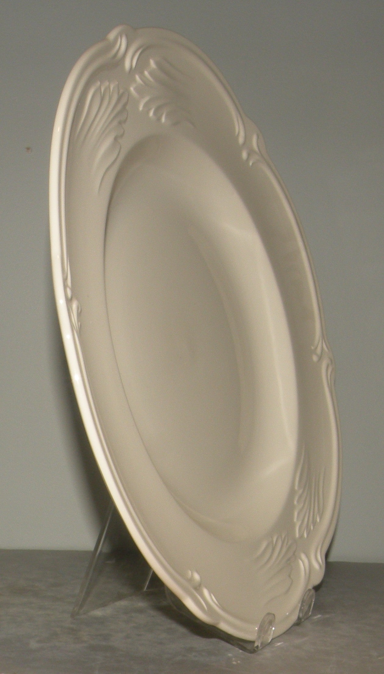 Round Deep Platter , Rocaille White