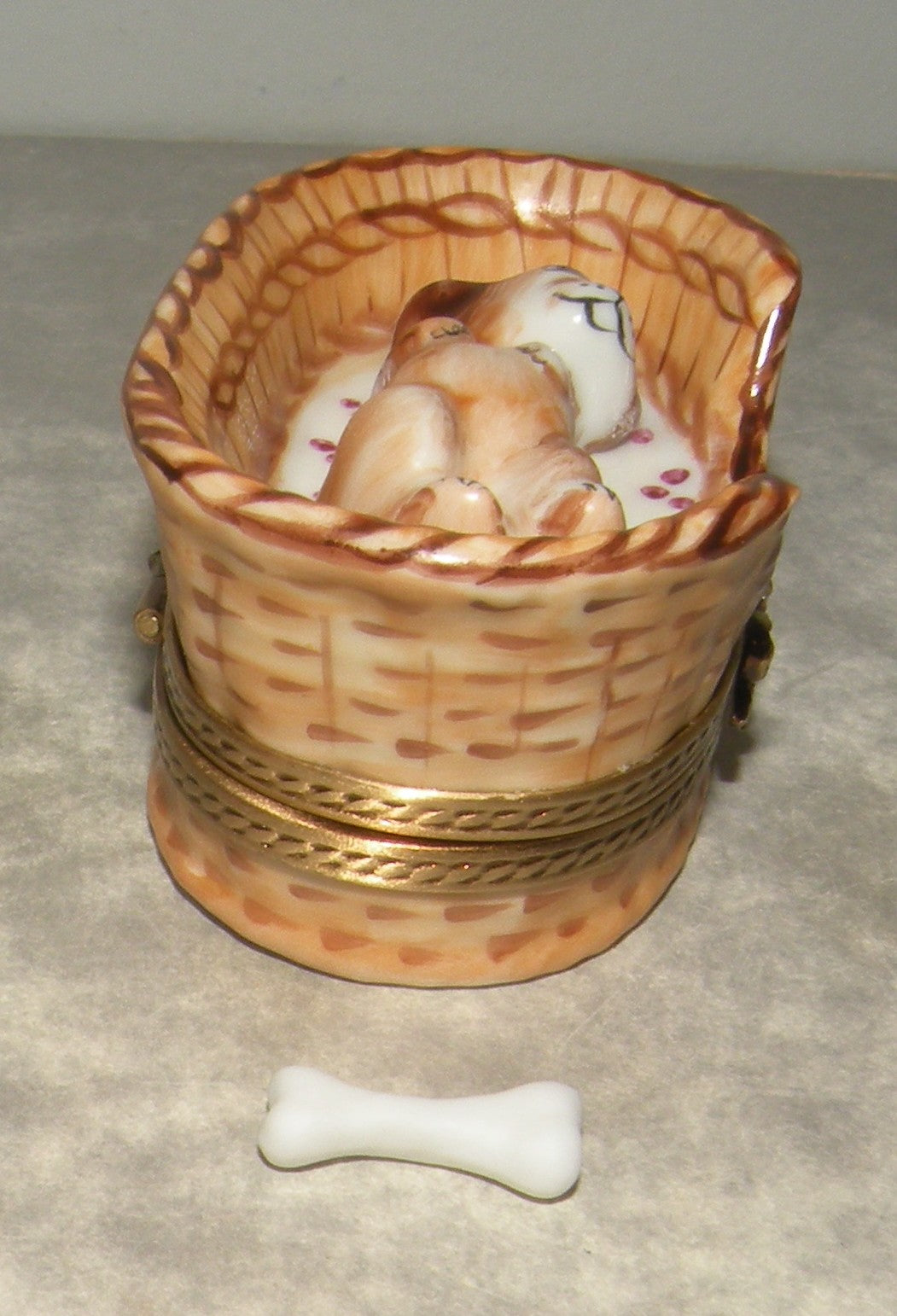 Dog in his basket, Limoges Box number 18