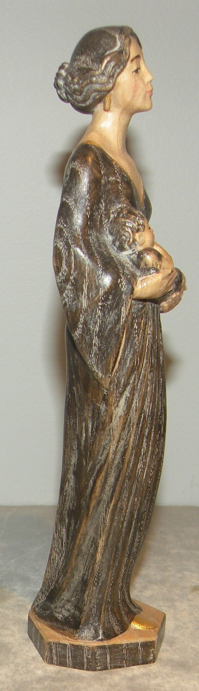 Mother with child-Liberty style, 10330 , Lepi