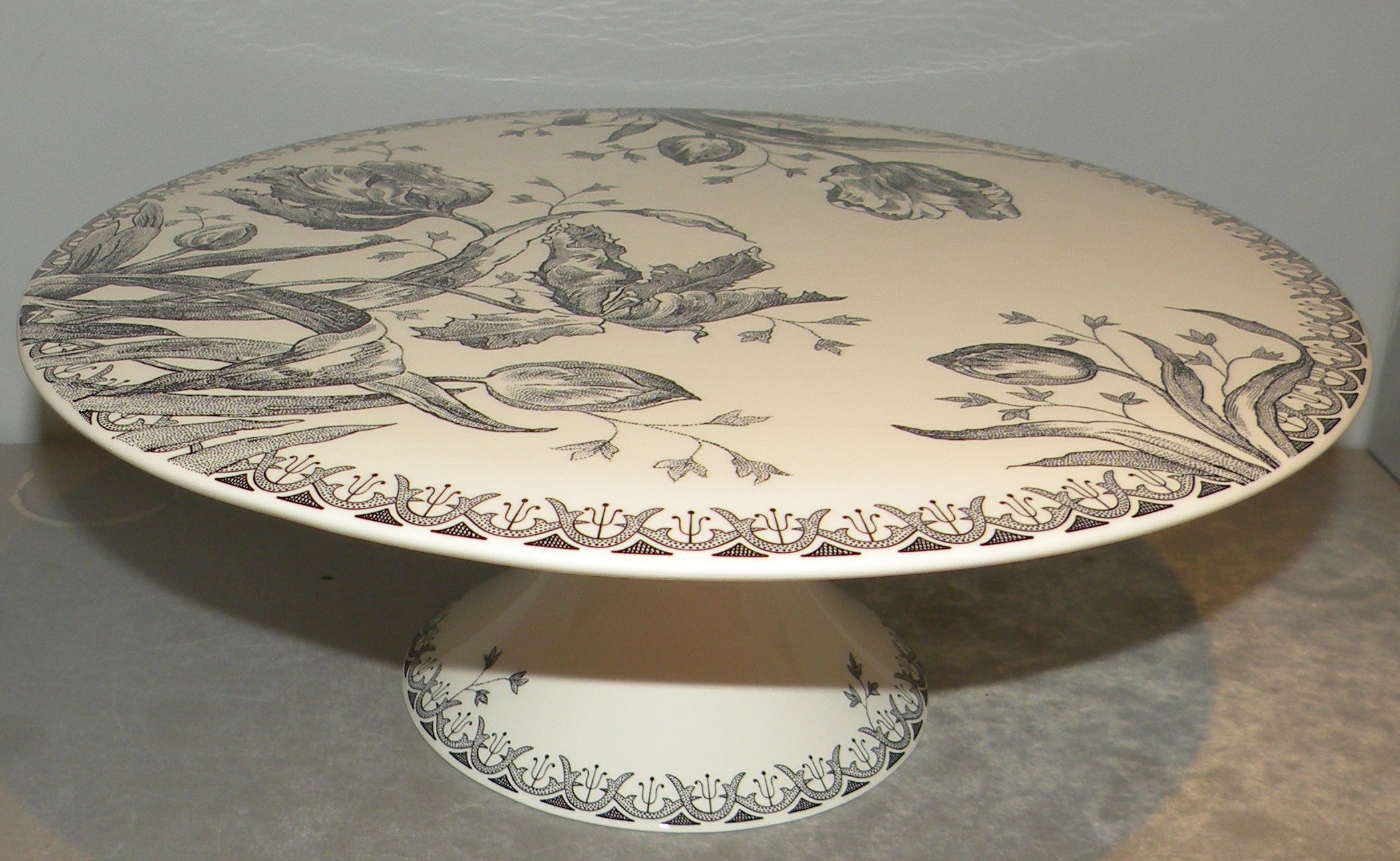 Footed Cake Stand , Tulipes Noires