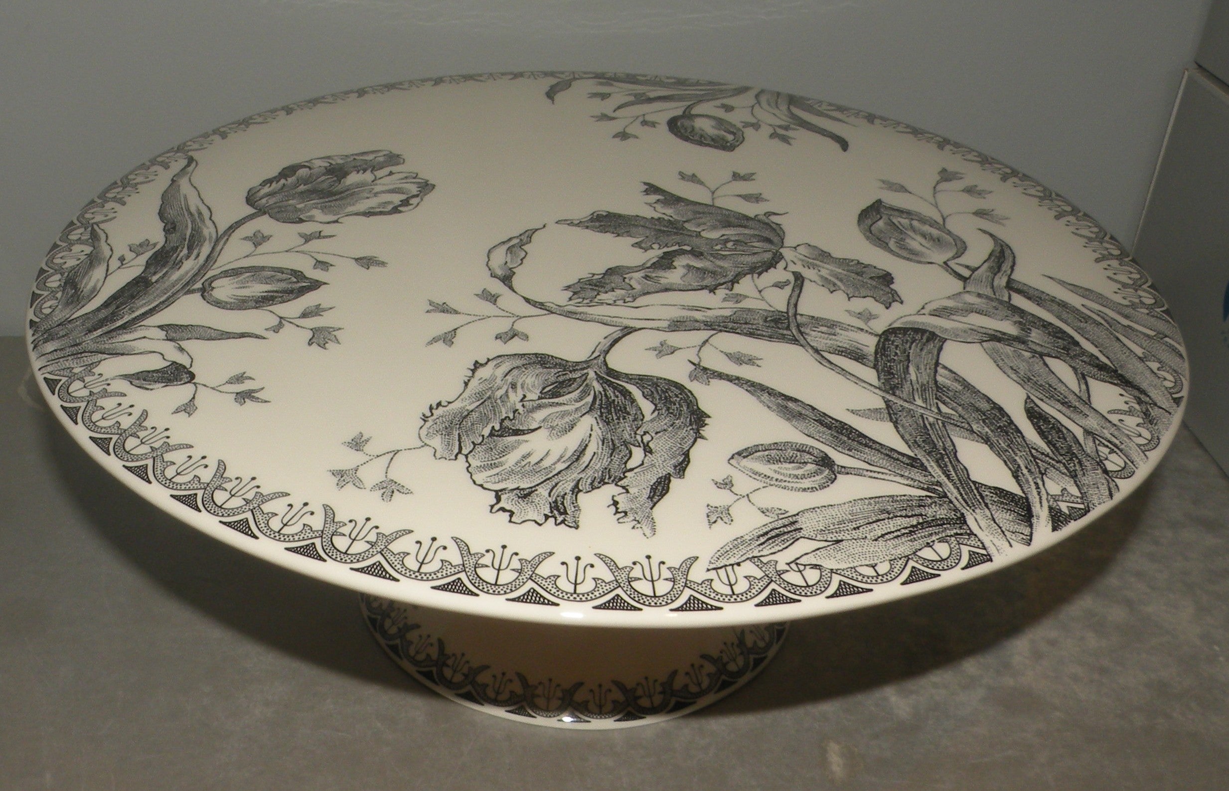 Footed Cake Stand , Tulipes Noires