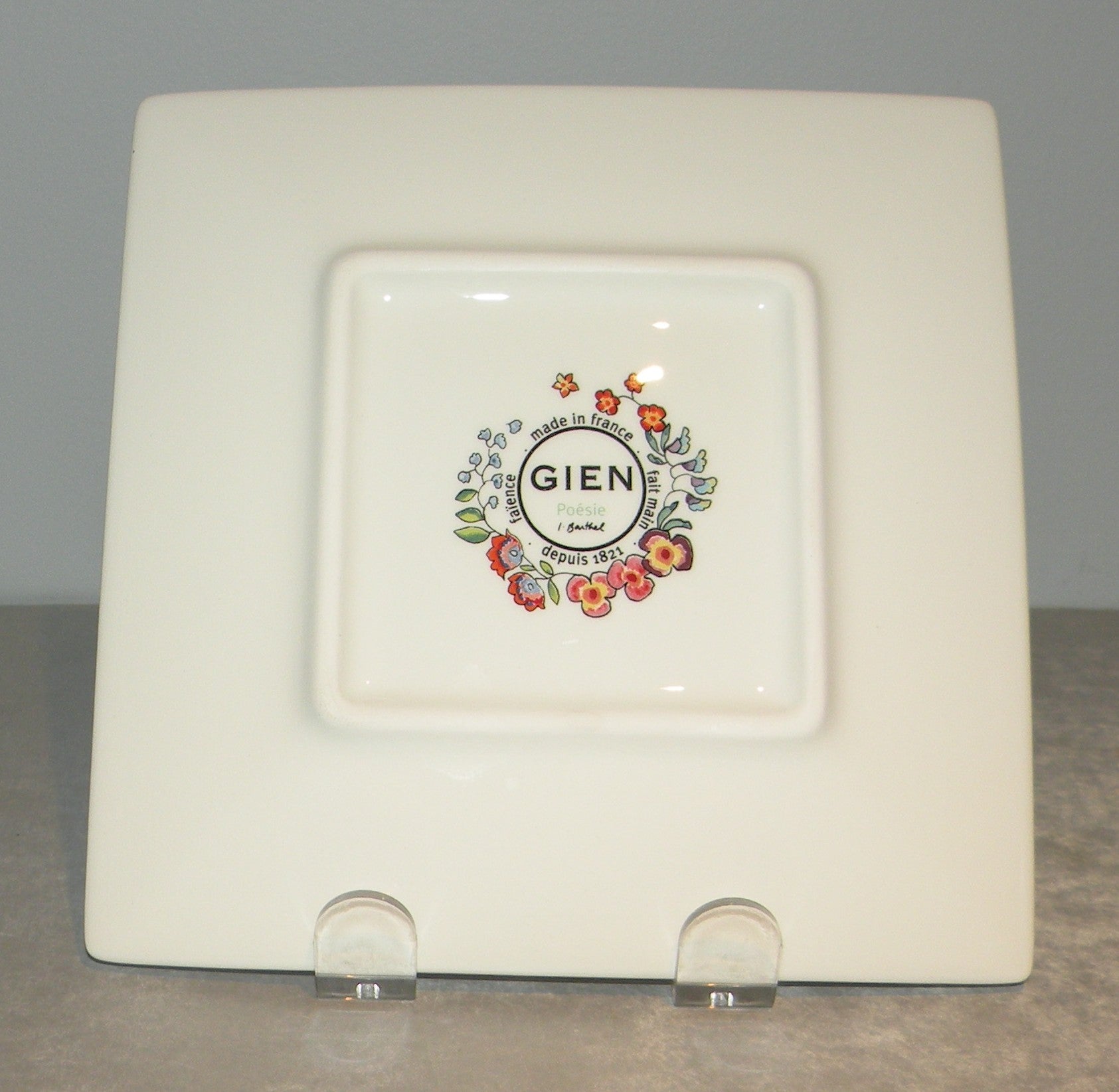 Small Square Plate, Poesie