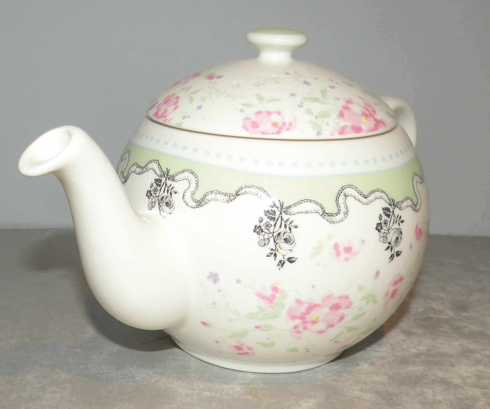 Small Tea Pot, Pompadour