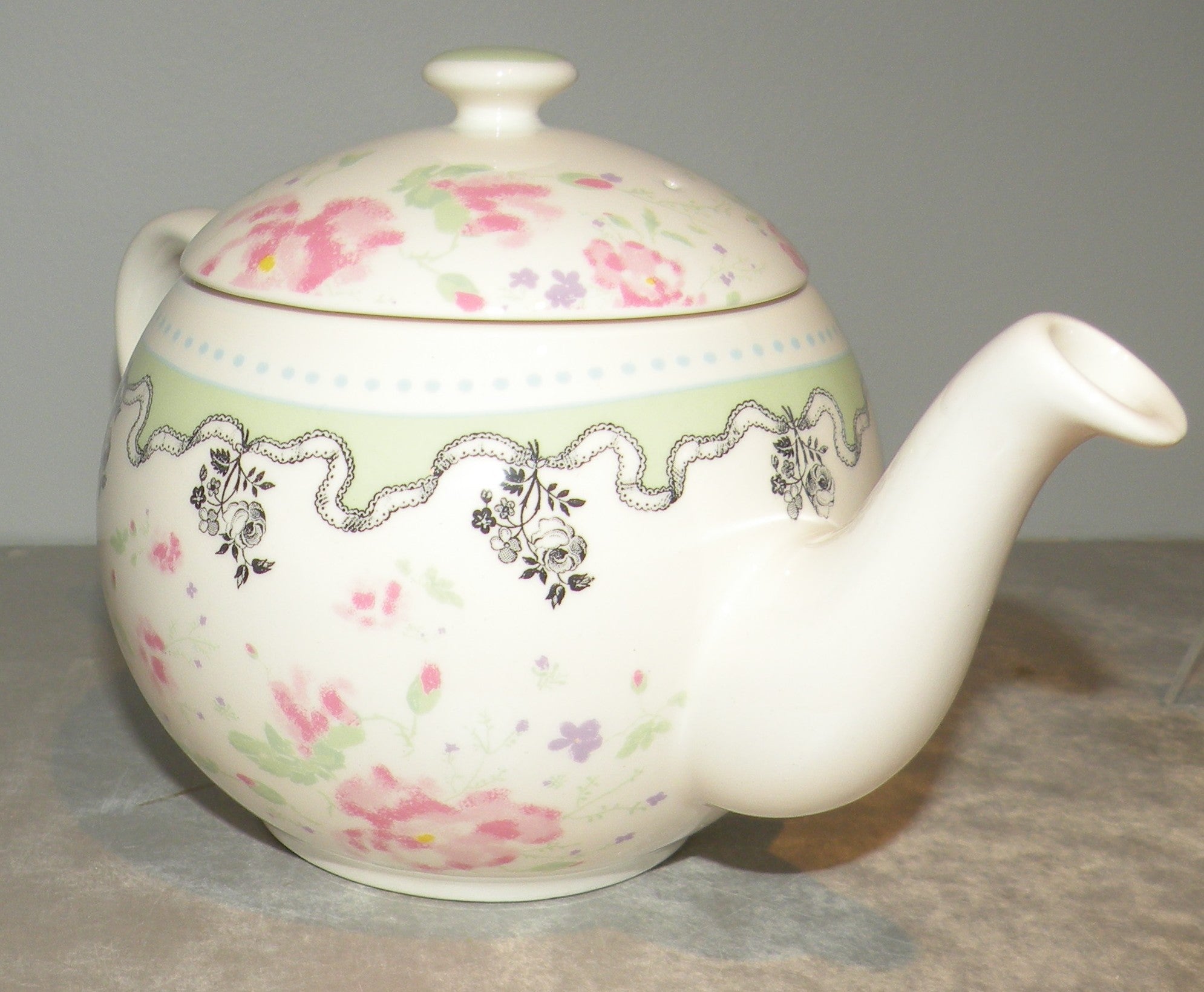 Small Tea Pot, Pompadour