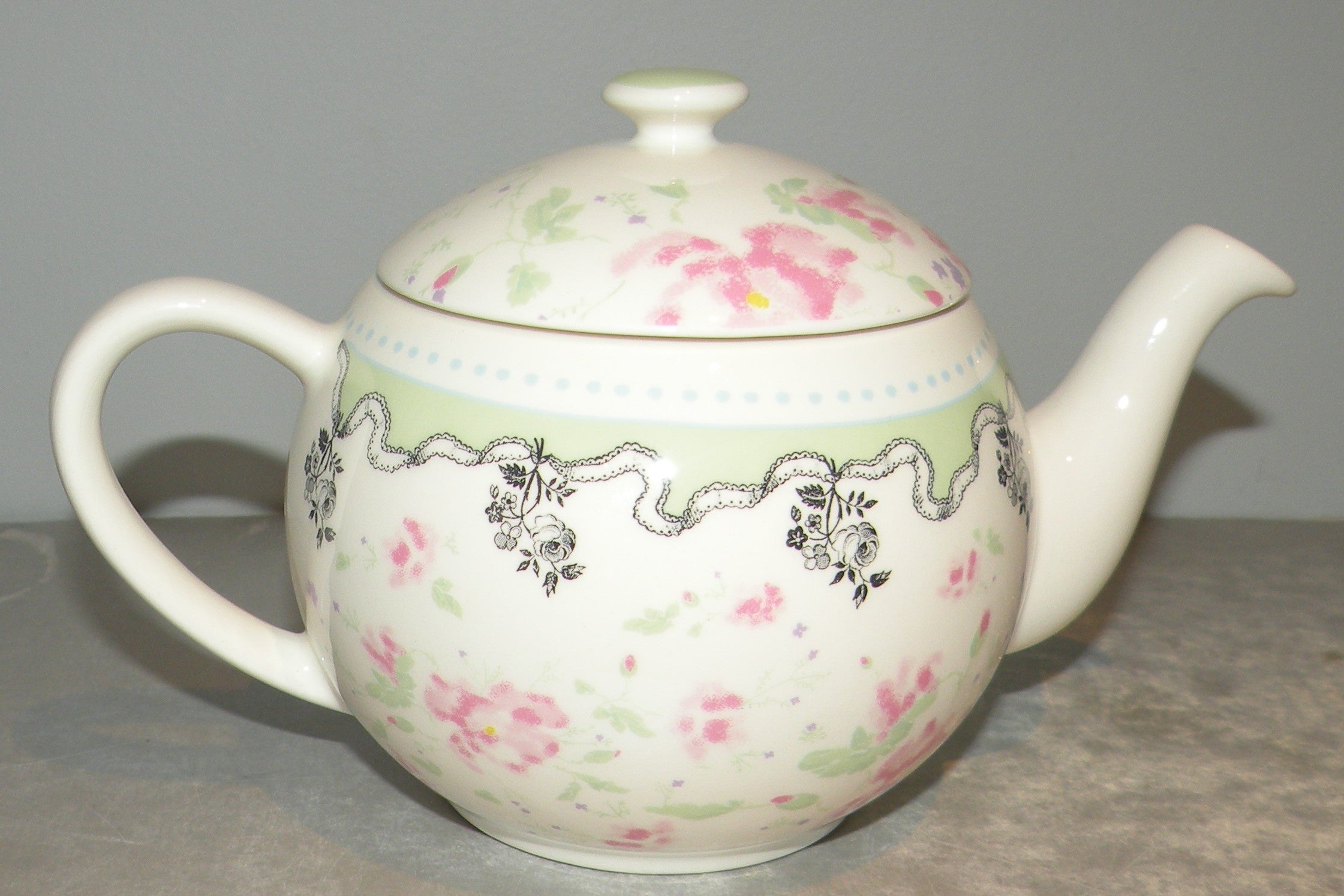 Small Tea Pot, Pompadour