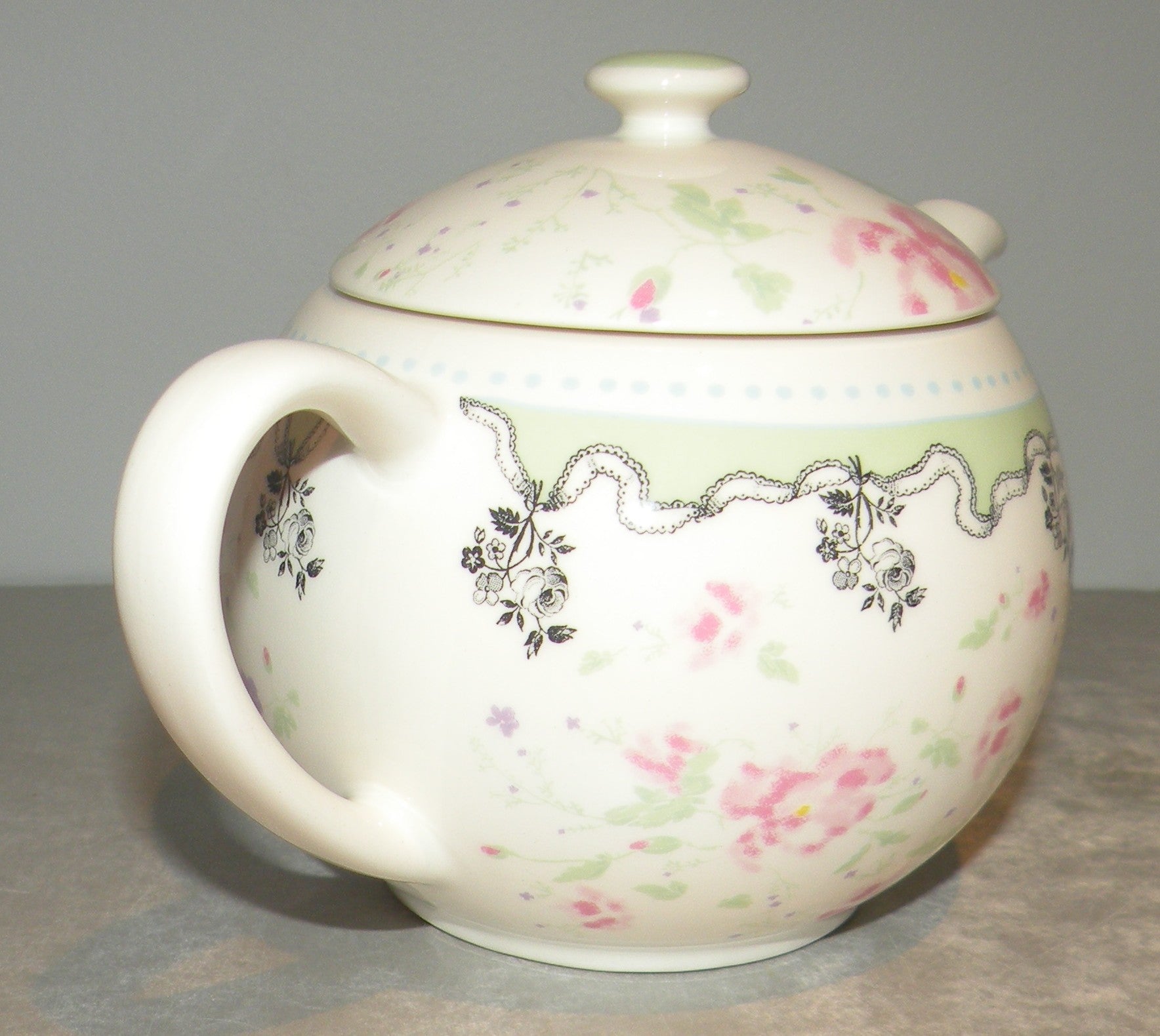 Small Tea Pot, Pompadour