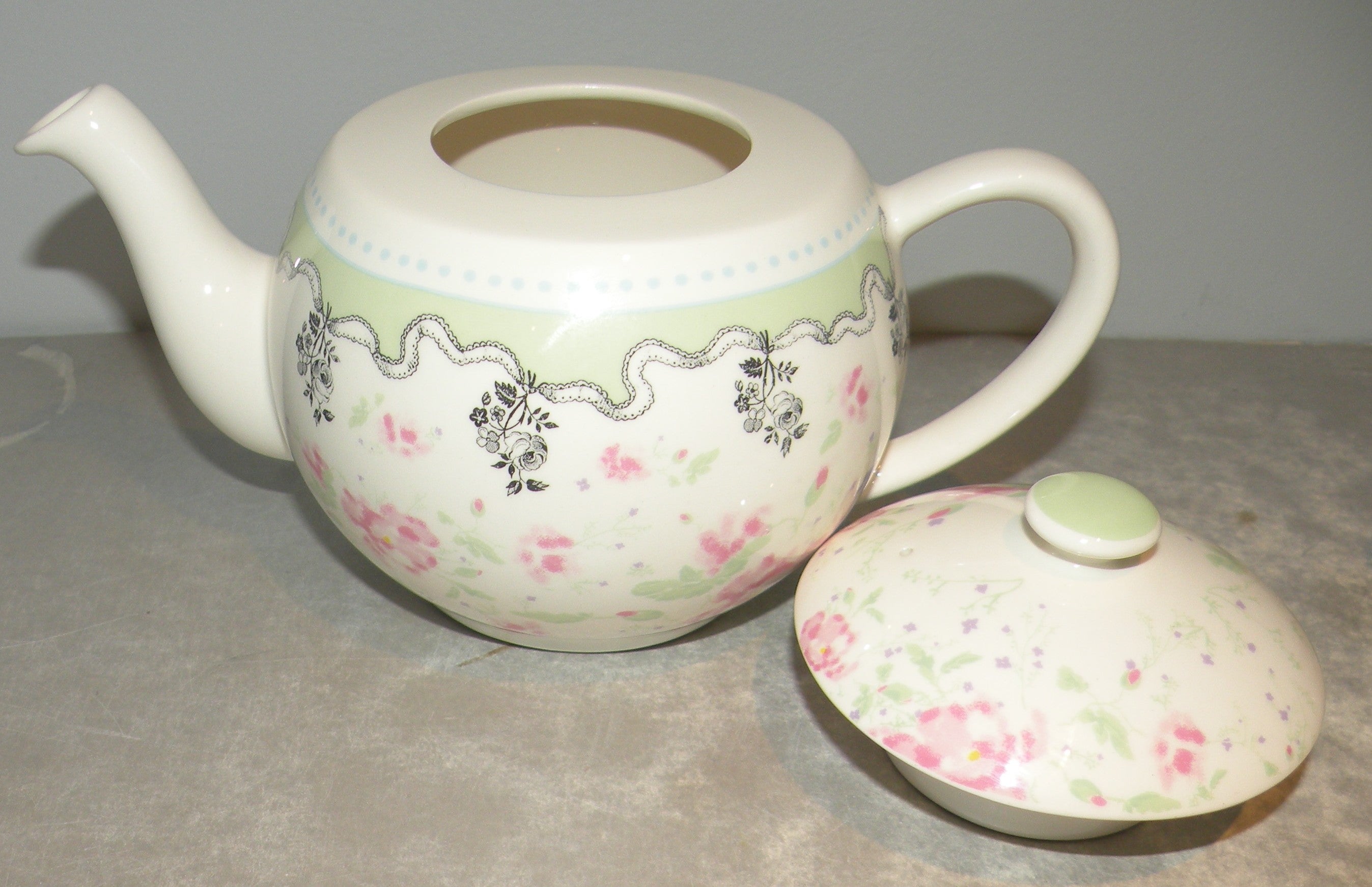 Small Tea Pot, Pompadour