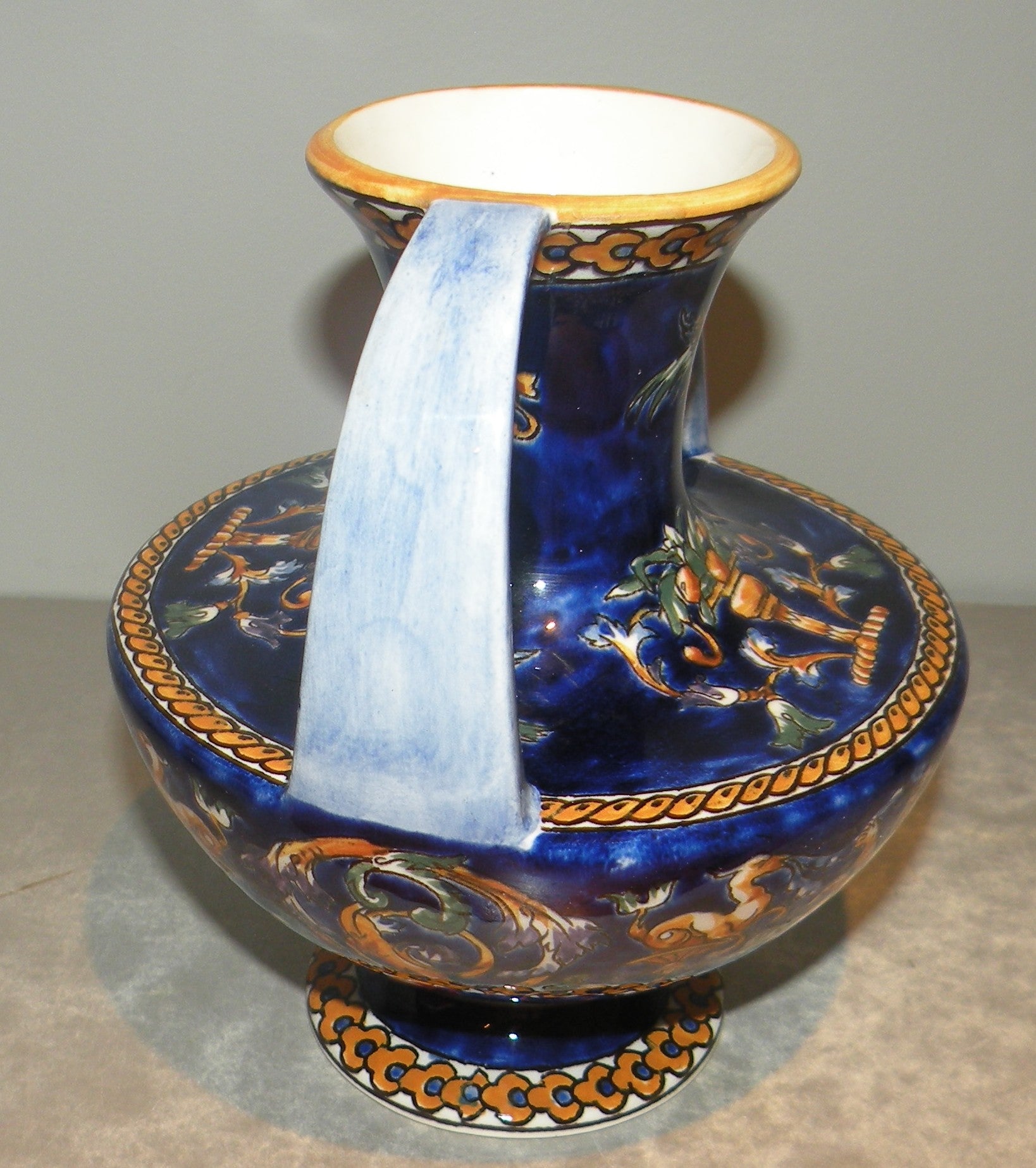 vase cruchon n°16 , Renaissance Italien Urbino à fond bleu