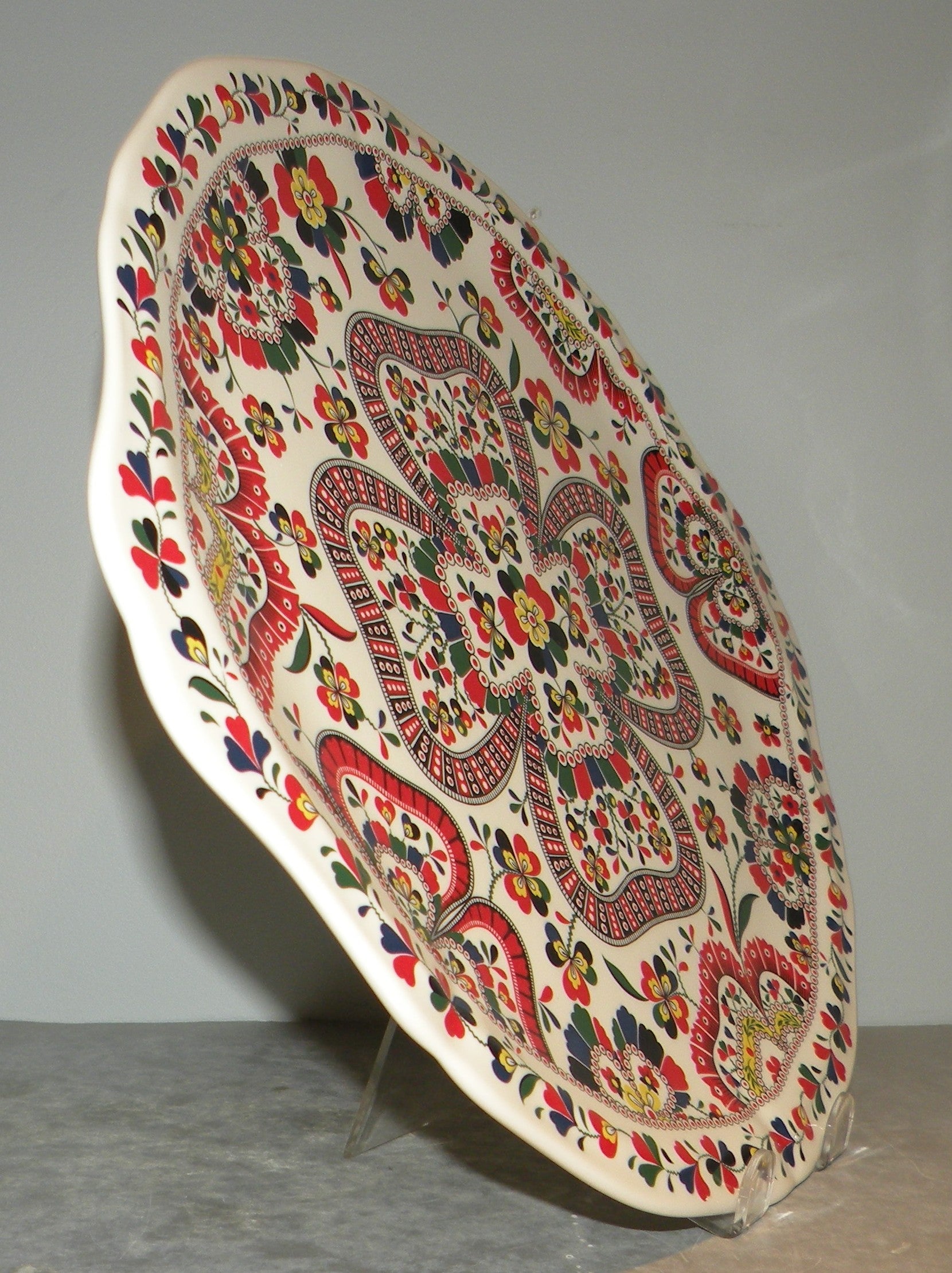 Eared Round Cake Platter, Chance Folle