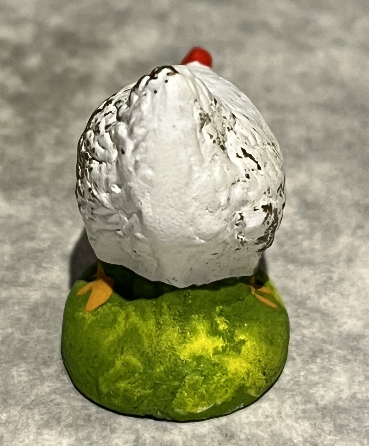 White hen eating, Carbonel, N. 3