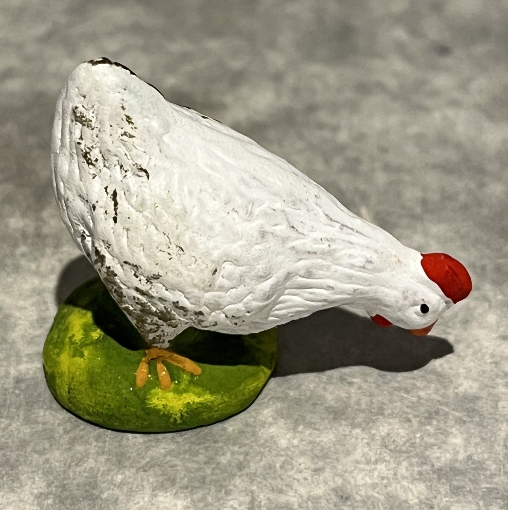 White hen eating, Carbonel, N. 3