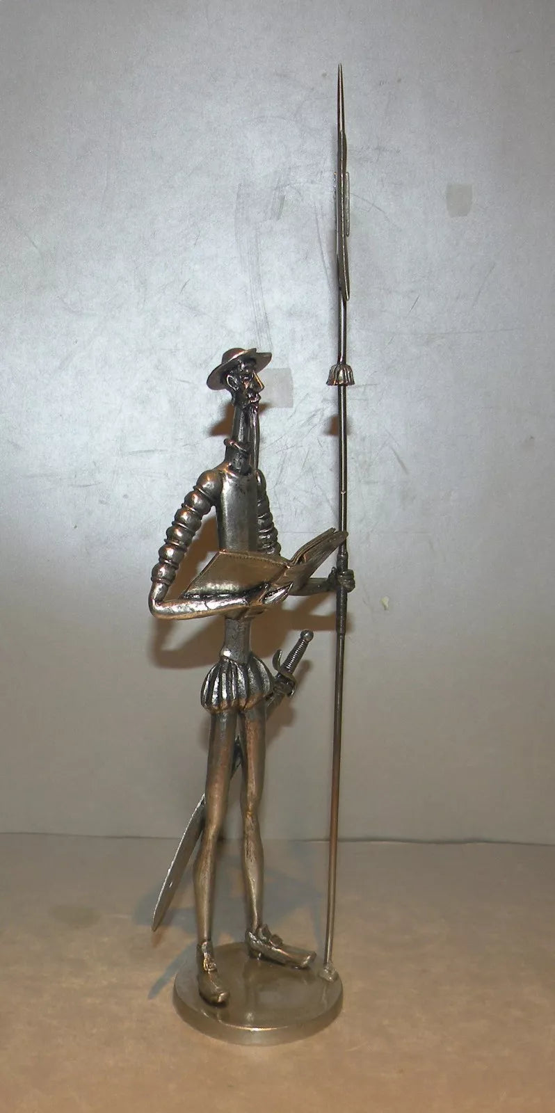 Don quichotte with book Large