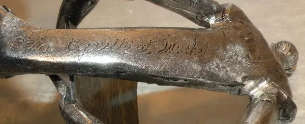 Don quichotte lying  with a  book