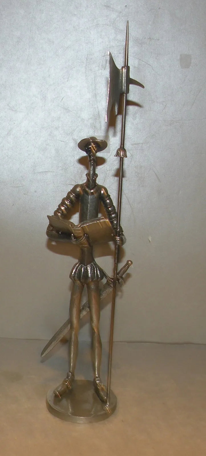 Don quichotte with book Large