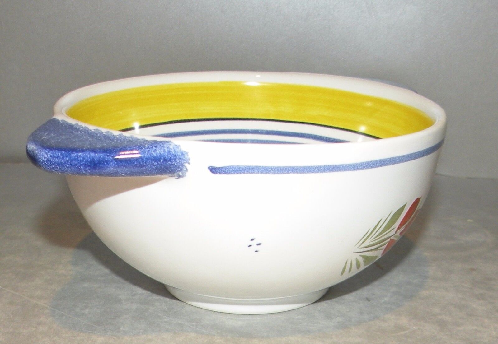 Breton lug bowl with a woman, Henriot