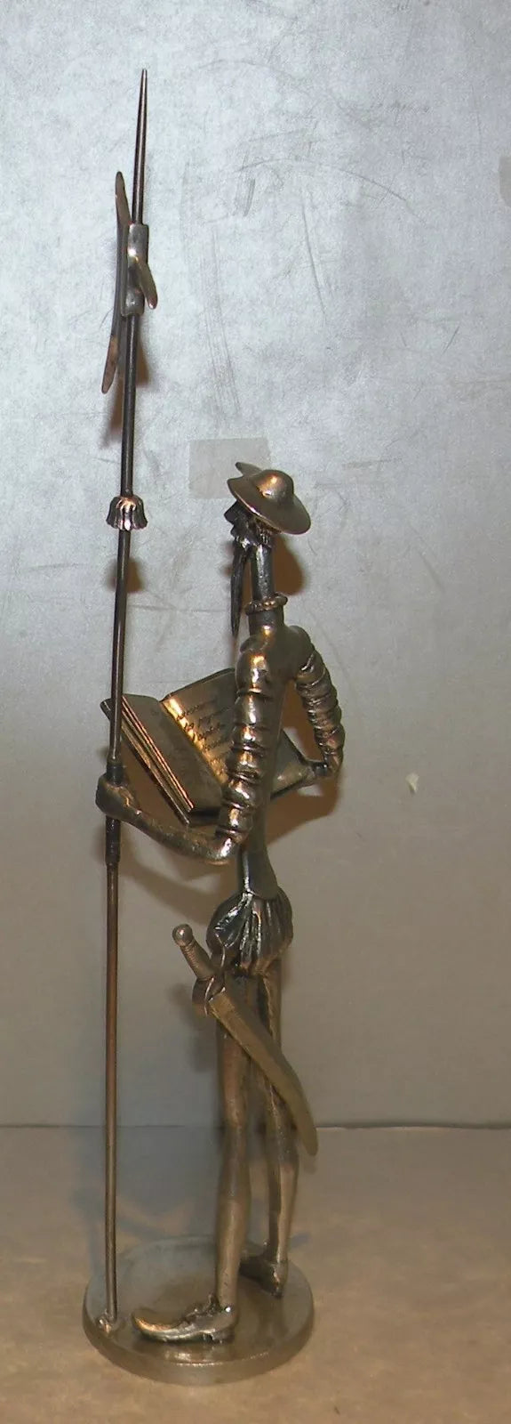 Don quichotte with book Large