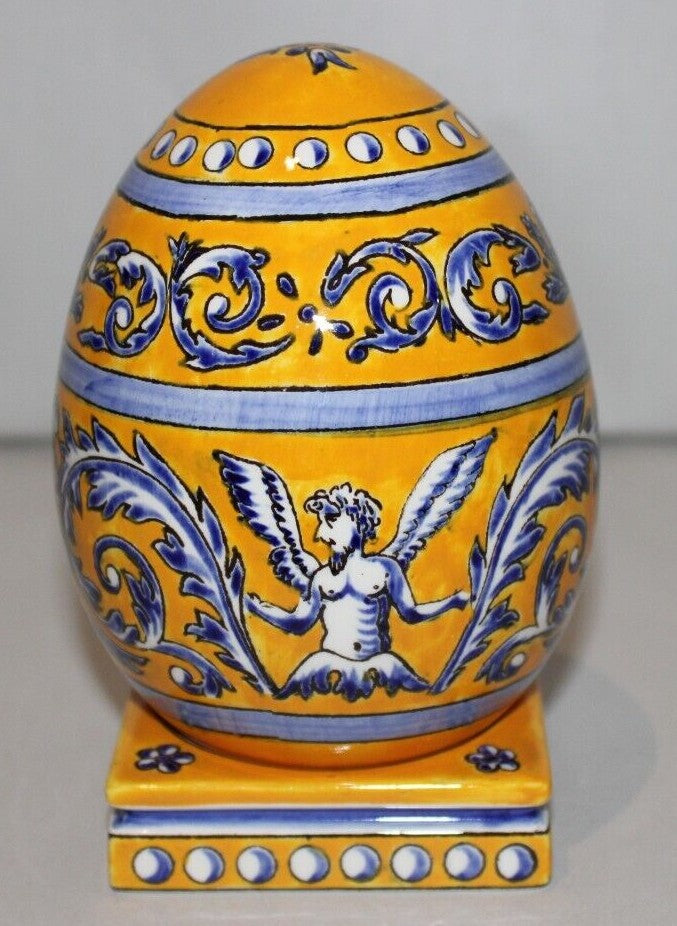 Egg number 3 on stand, Venus l'Amour