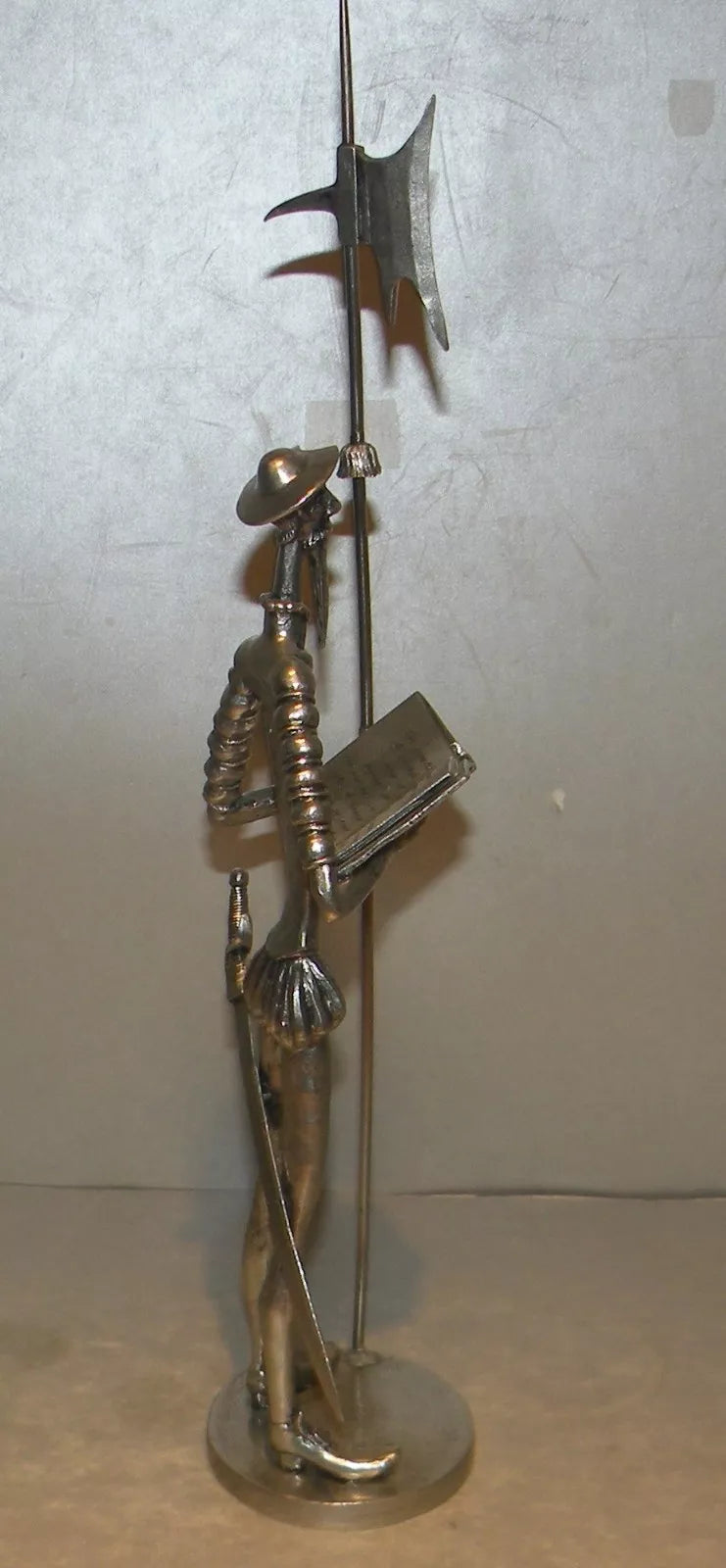 Don quichotte with book Large