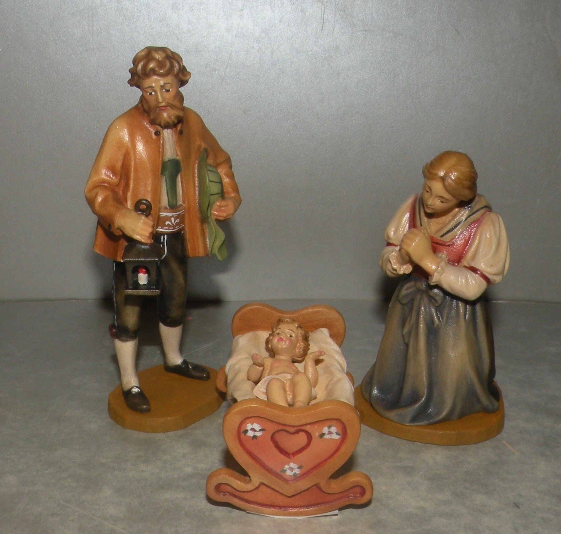 Famille Sainte 2, Folkloristic