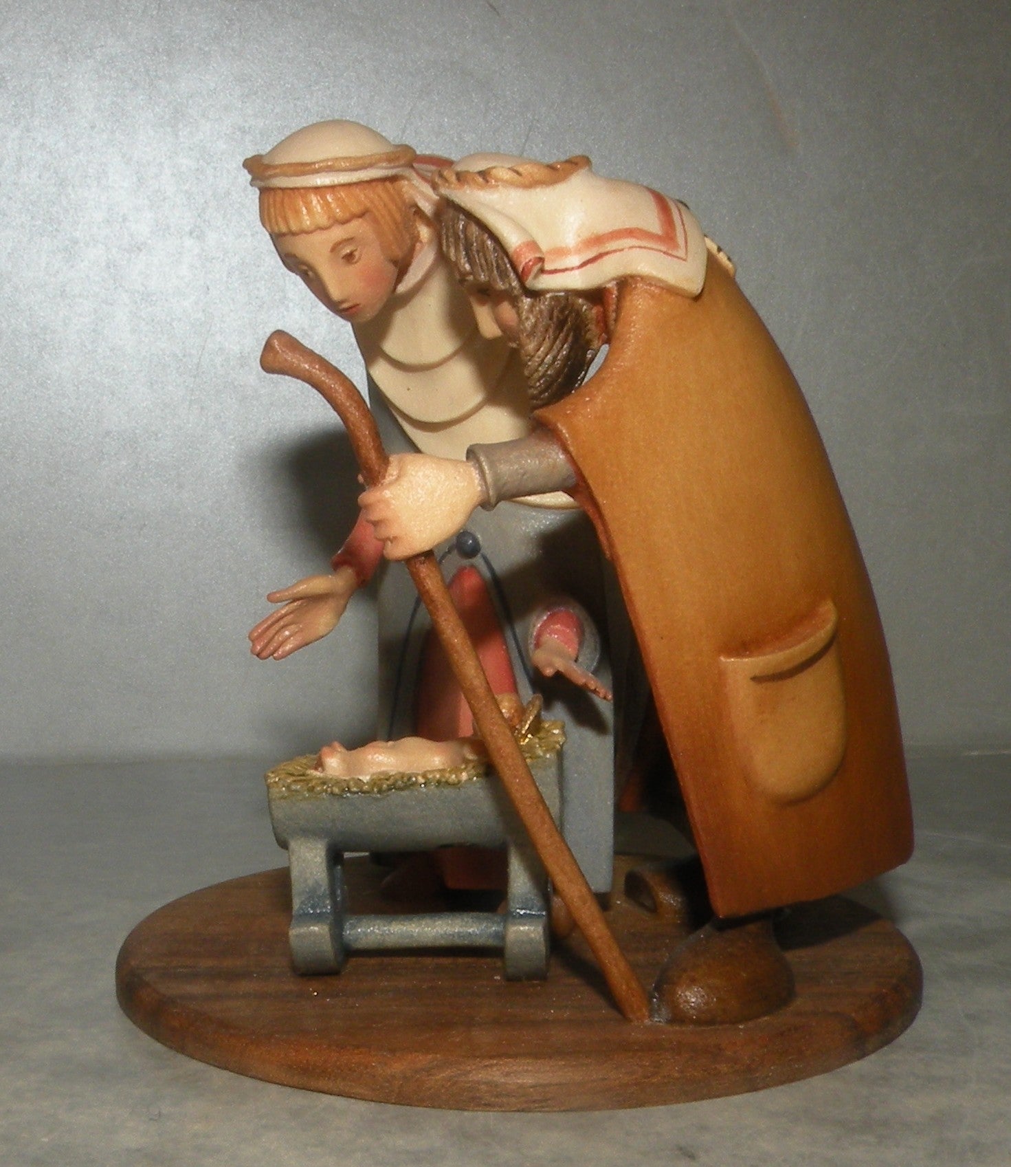 Holy Family on base of walnutwood ( 10210-S3 )