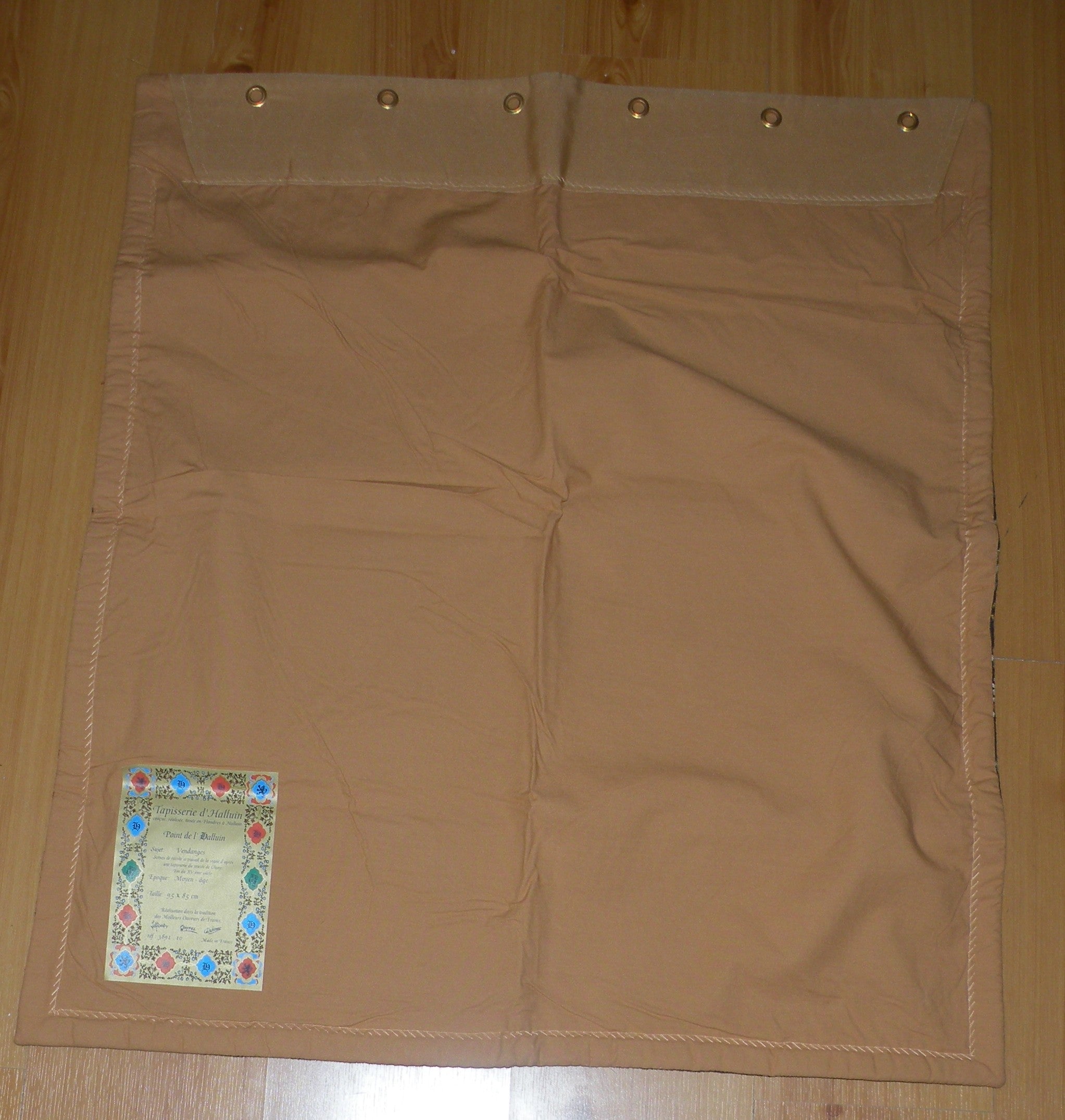 Le pressoir, Halluin Stitch