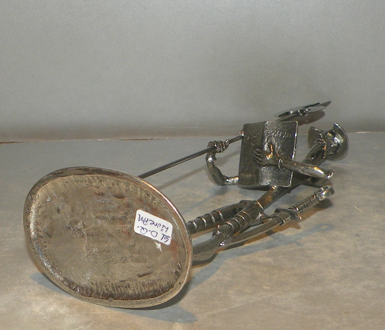 Medium Don quichotte with book