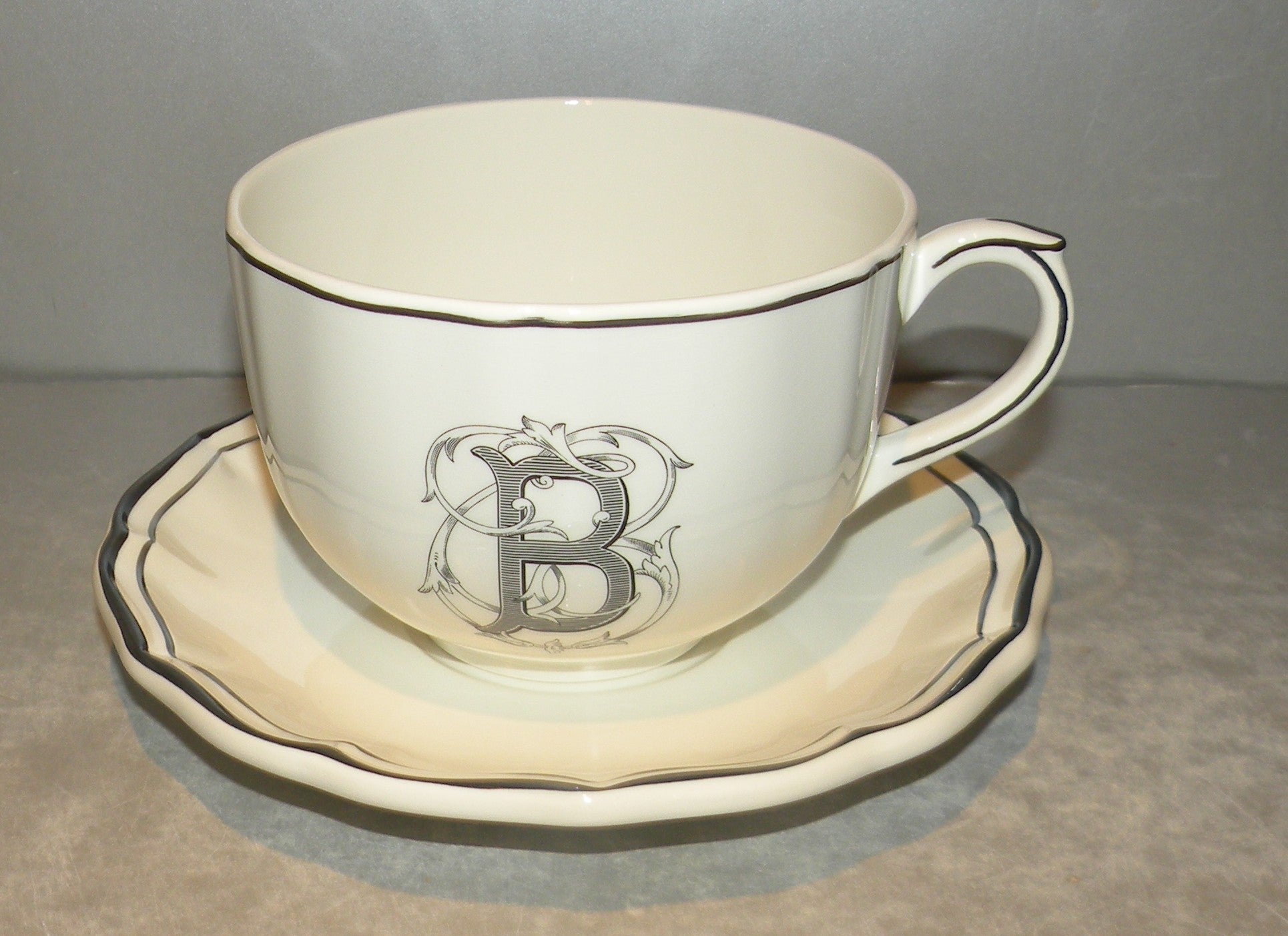 Jumbo Breakfast Cup & Saucer , Filet Manganese Monogramme