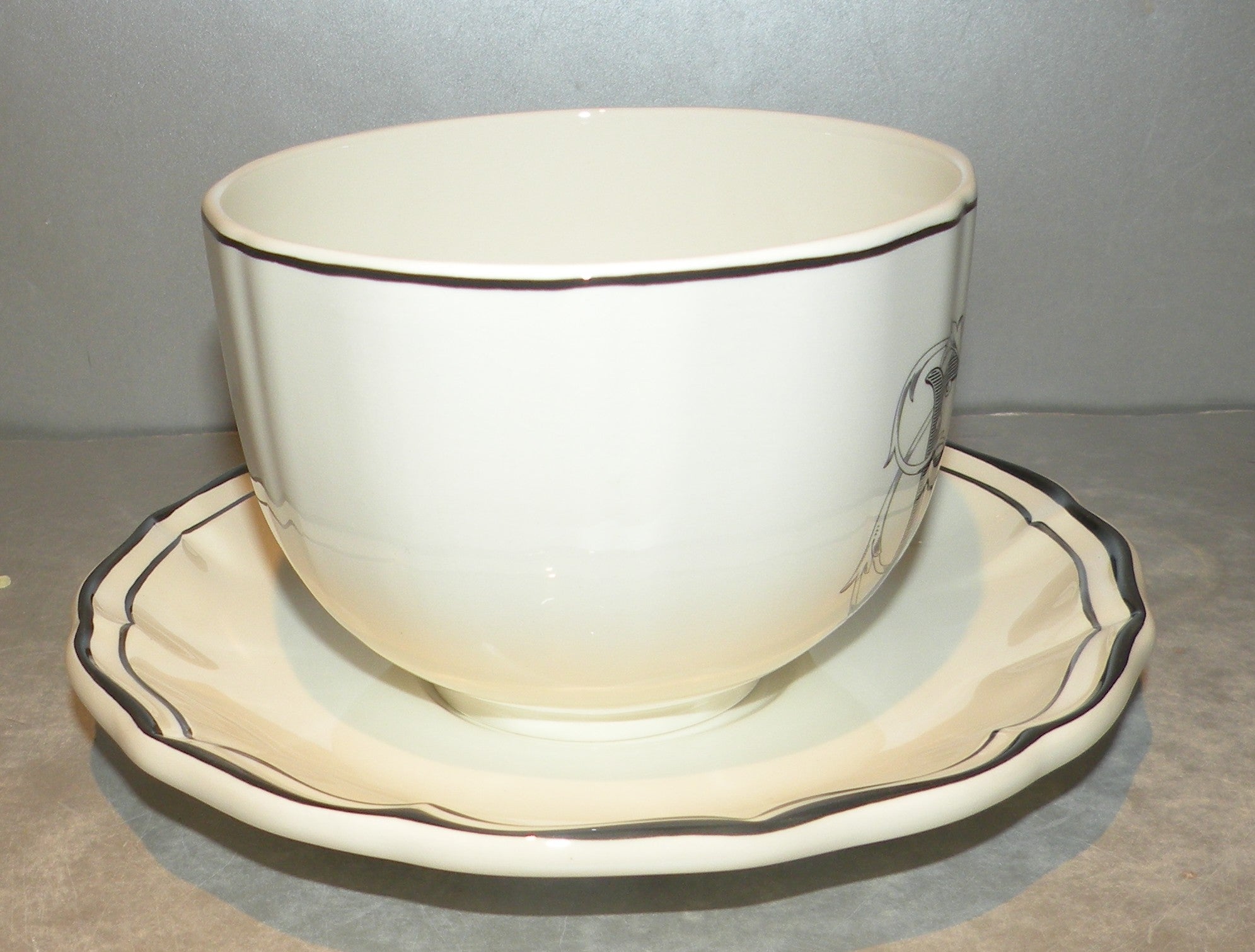 Jumbo Breakfast Cup & Saucer , Filet Manganese Monogramme