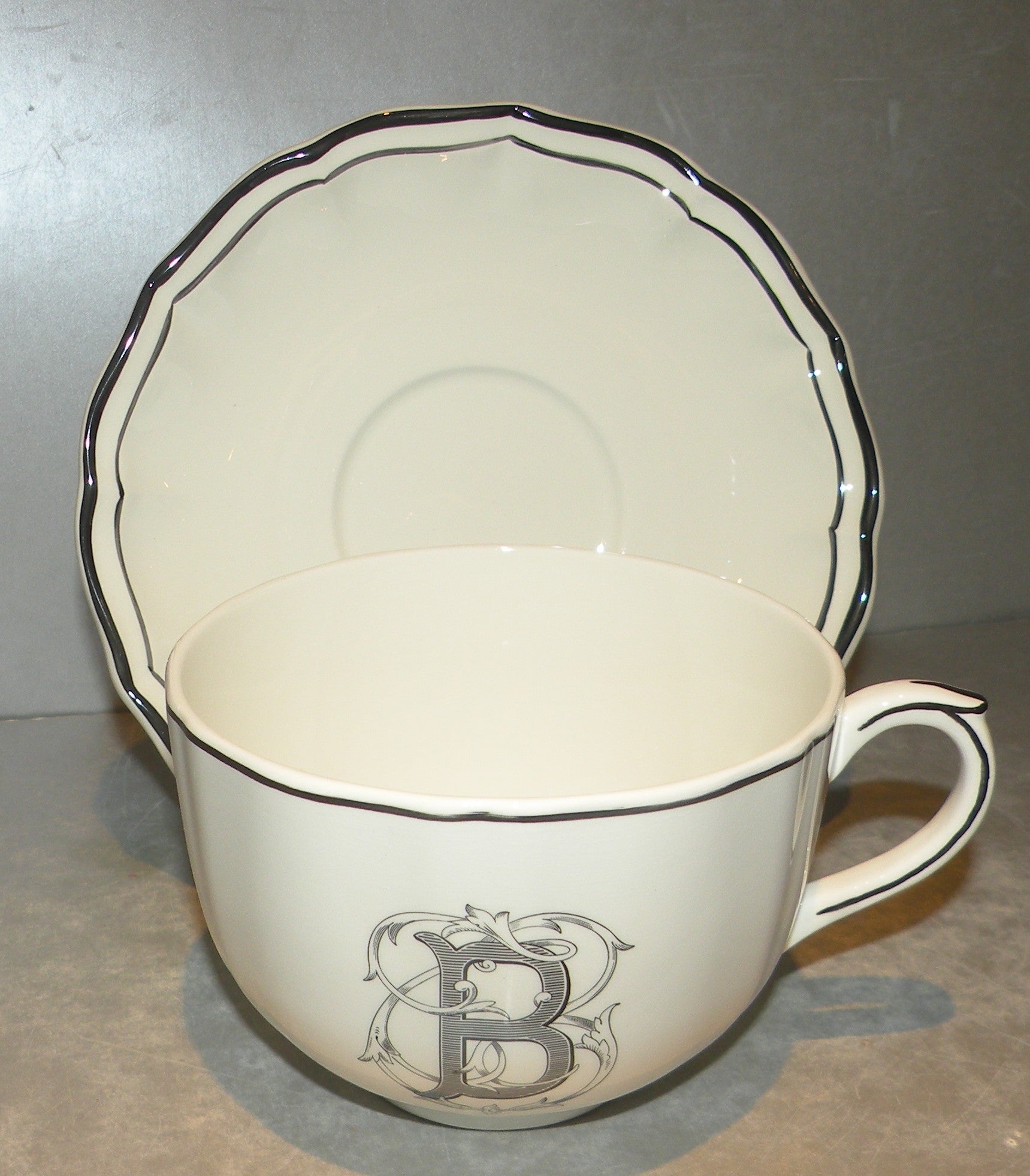 Jumbo Breakfast Cup & Saucer , Filet Manganese Monogramme