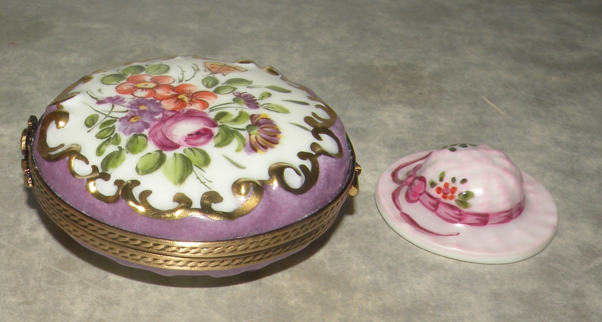 Classic Round with Flowers, Limoges Box number 11