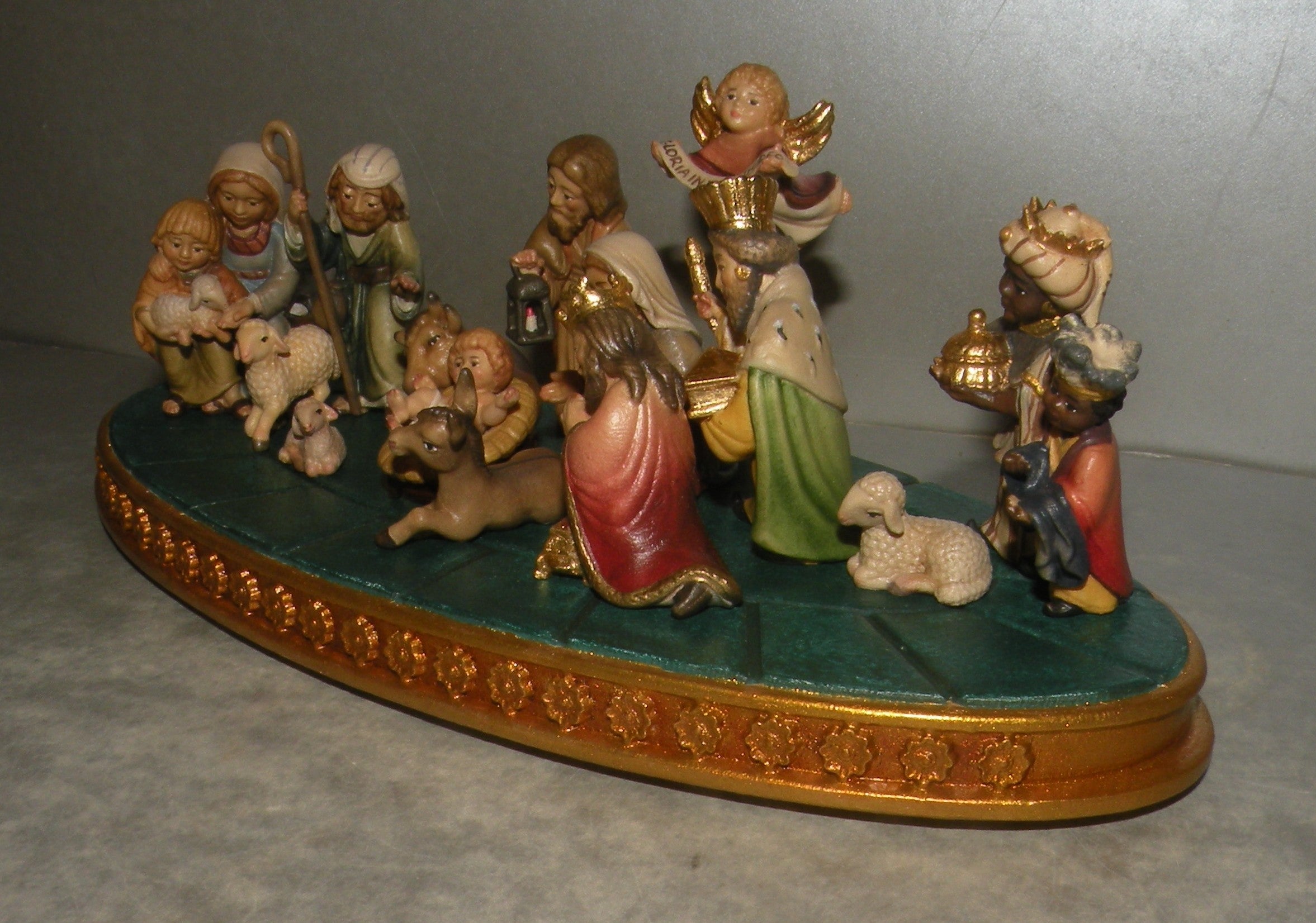 Set of 15 pieces with pedestal plate