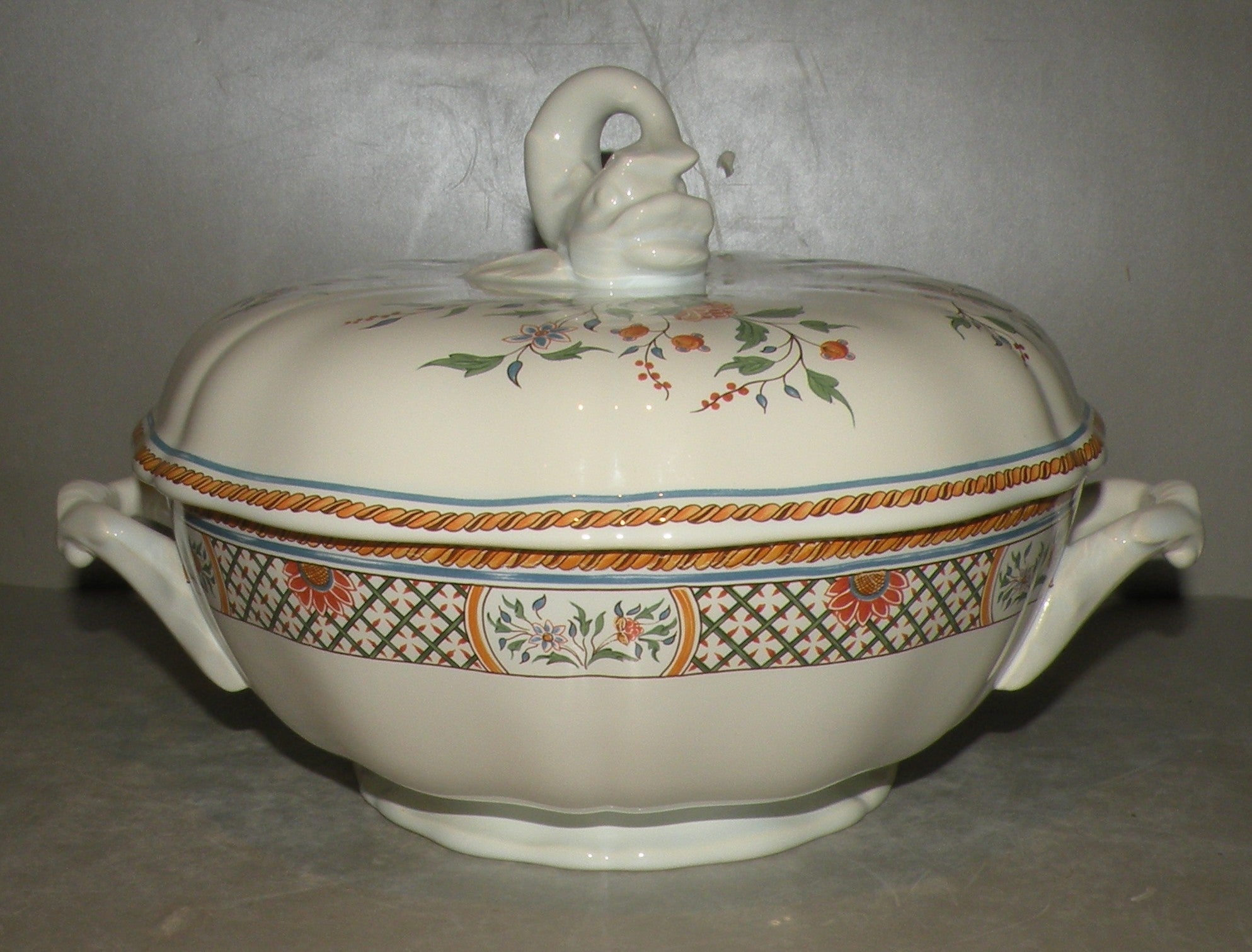 Soup Tureen,  Sainfoin