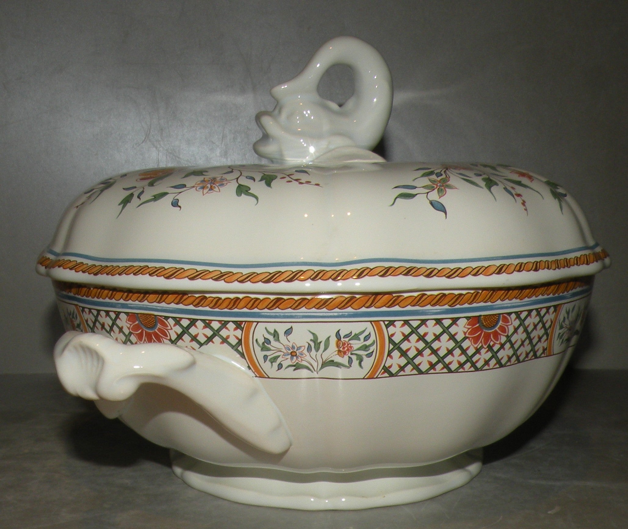 Soup Tureen,  Sainfoin