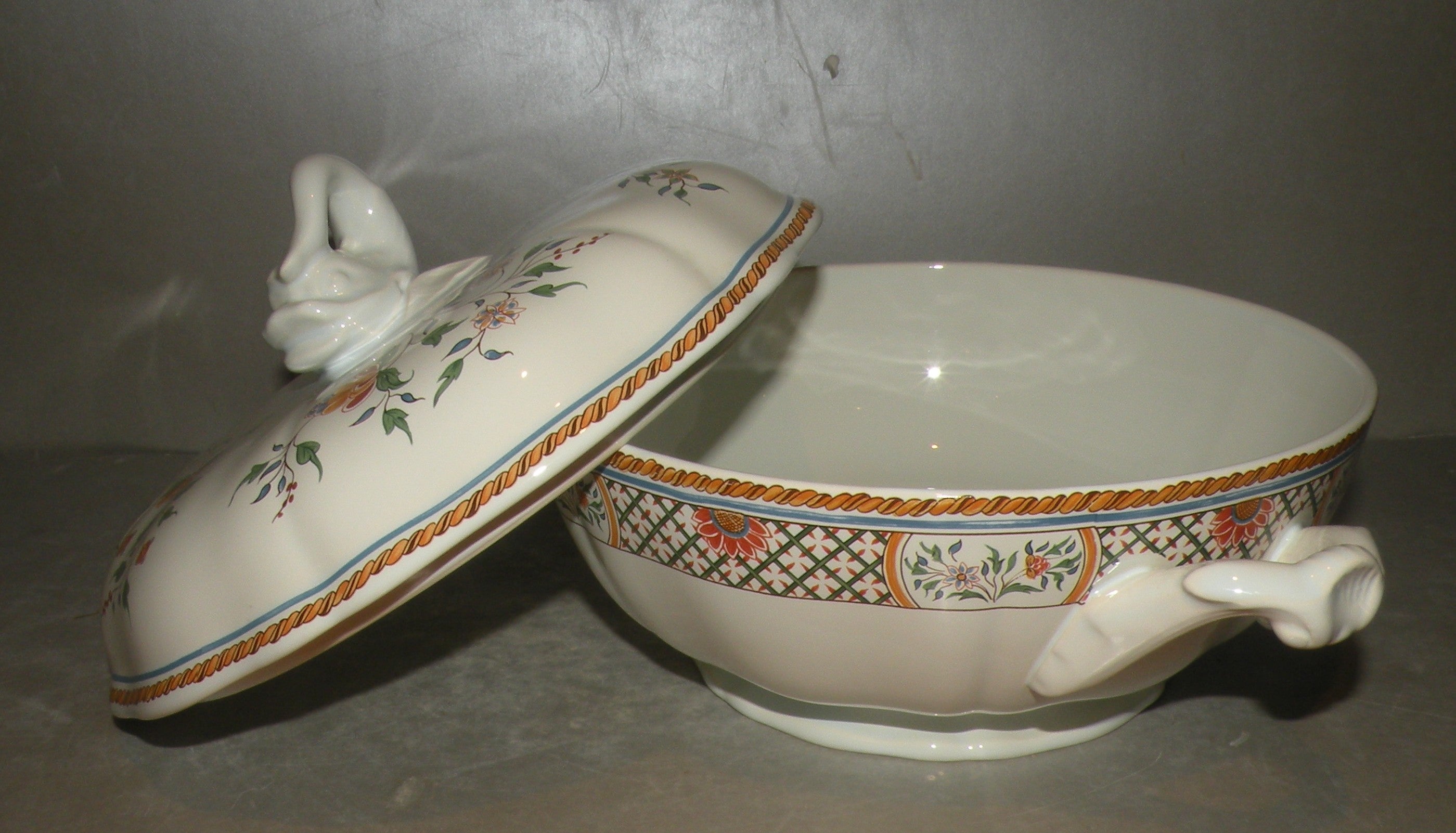 Soup Tureen,  Sainfoin