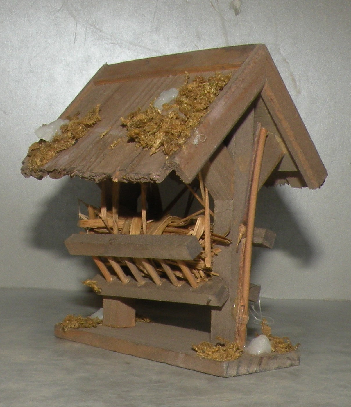 Wooden Feeder  , Fouque, 6 cm