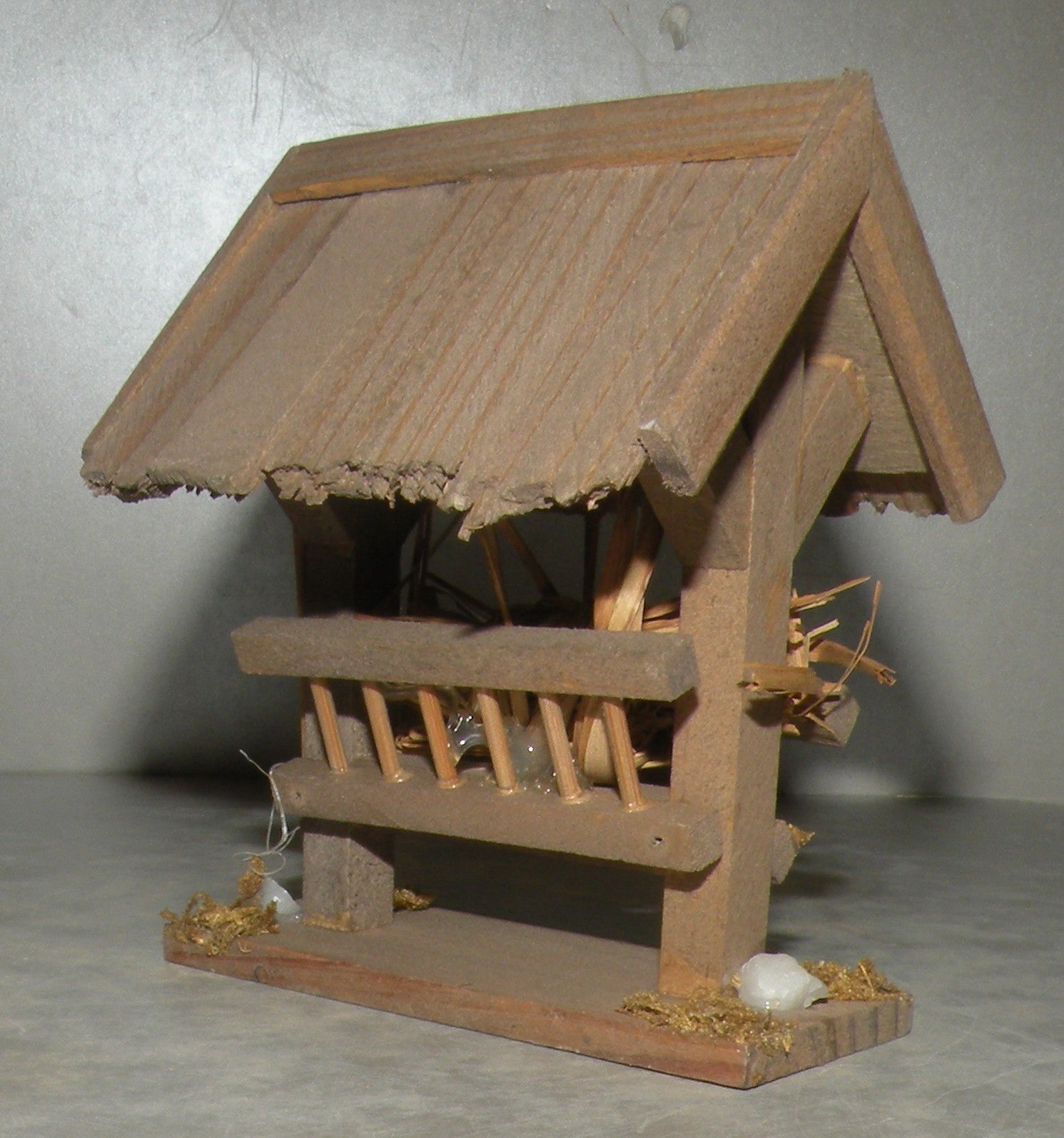Wooden Feeder  , Fouque, 6 cm