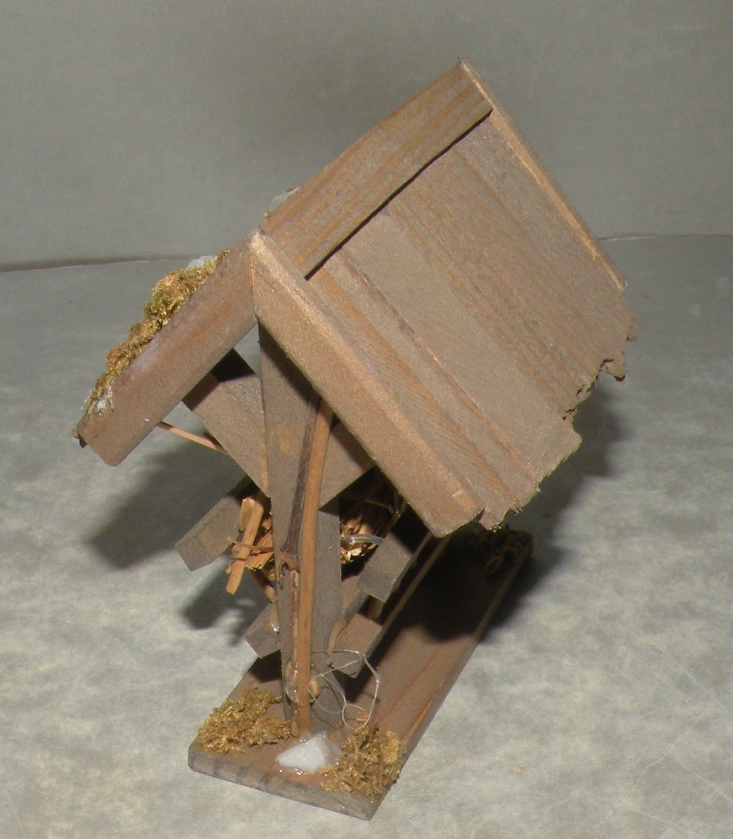 Wooden Feeder  , Fouque, 6 cm