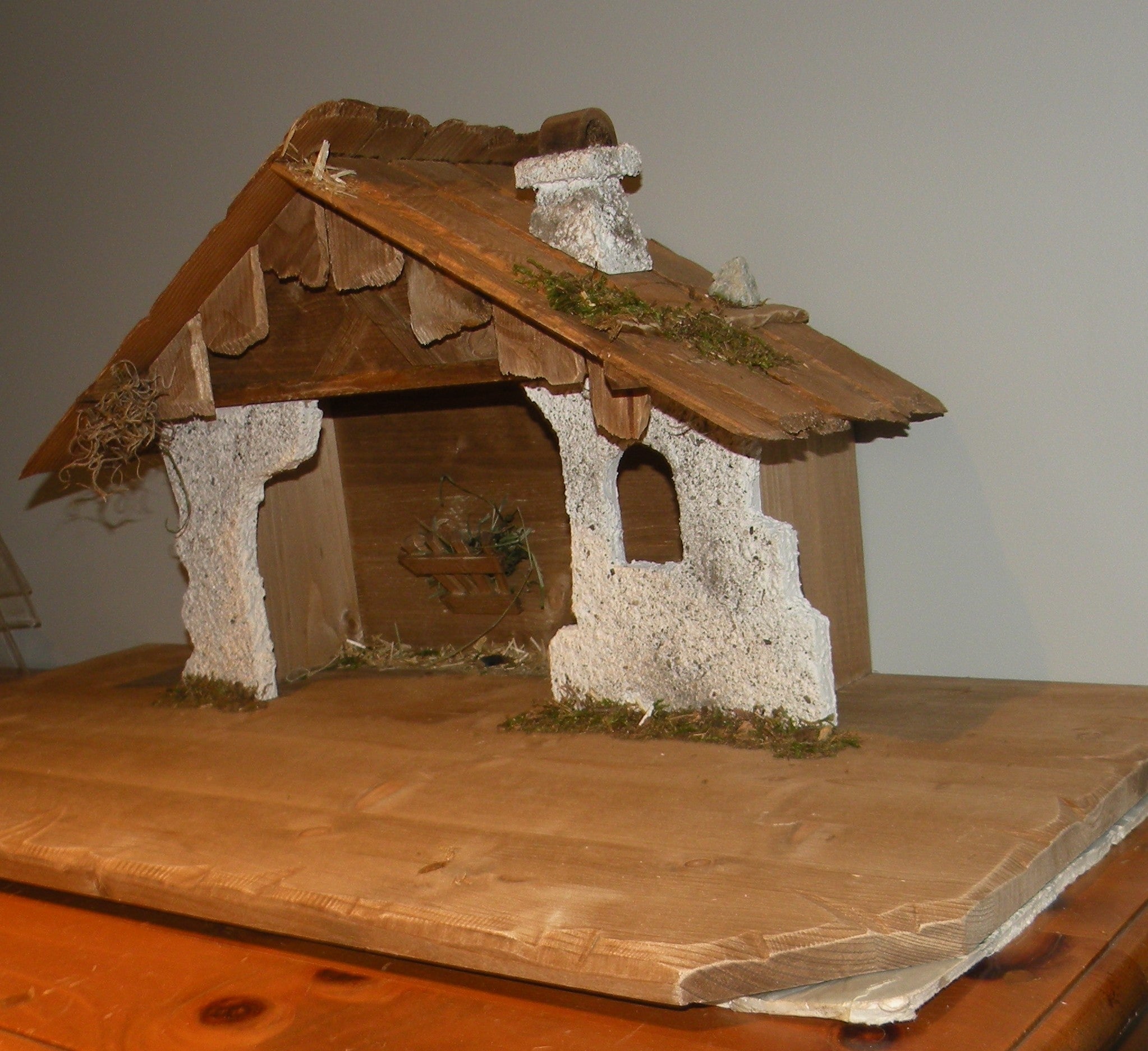Stable for 12 Centimeters ( 10706 )  , Nazarene