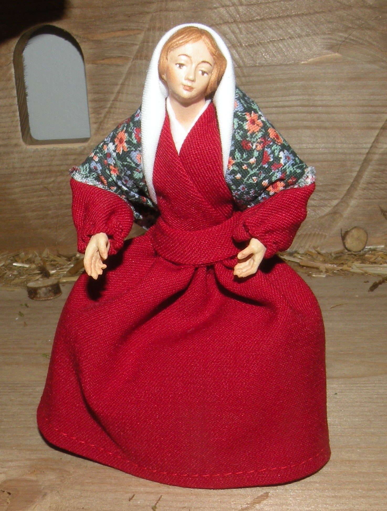 Virgin sitting with open arms - Folk nativity dressed- 10901-02B