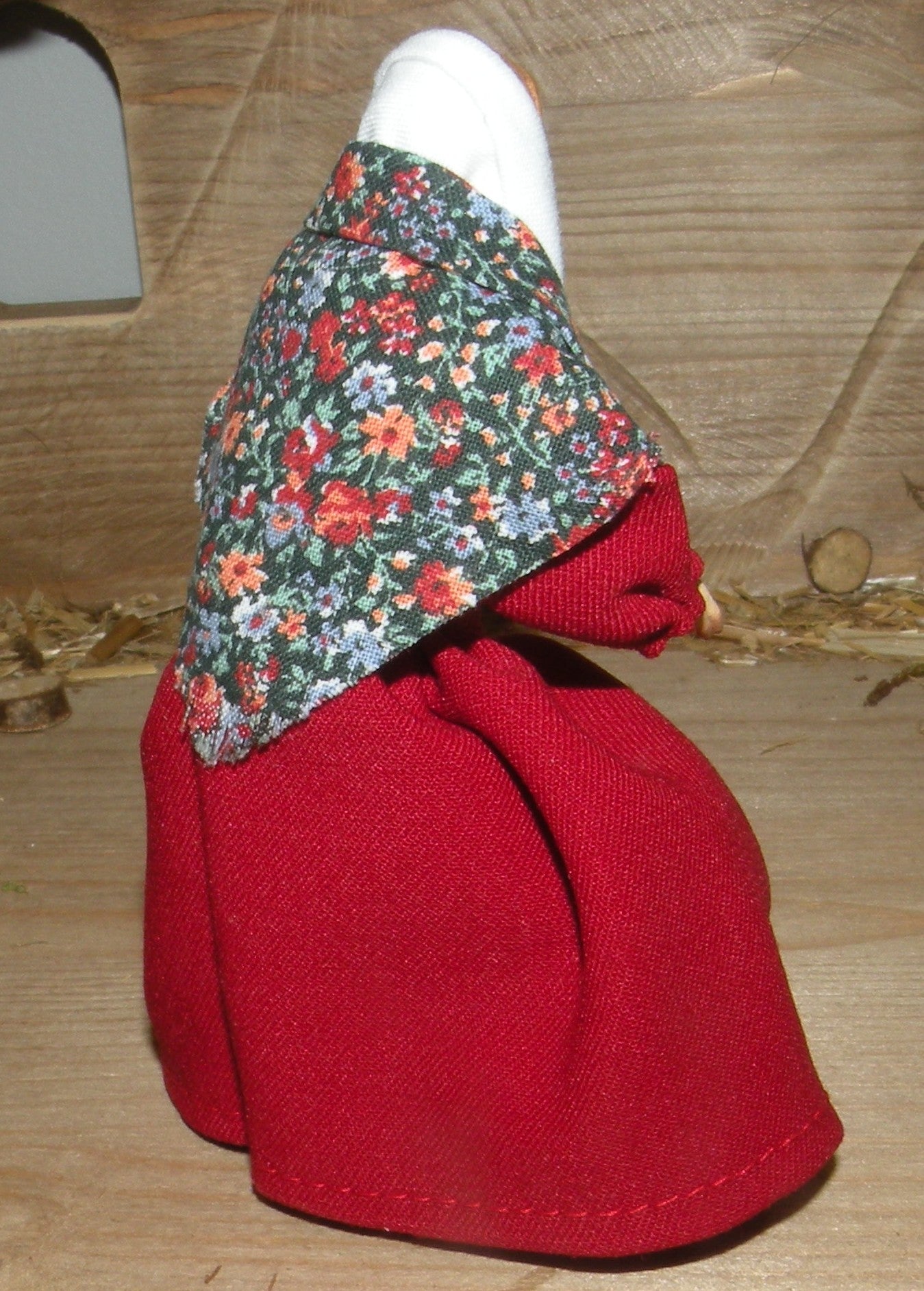 Virgin sitting with open arms - Folk nativity dressed- 10901-02B