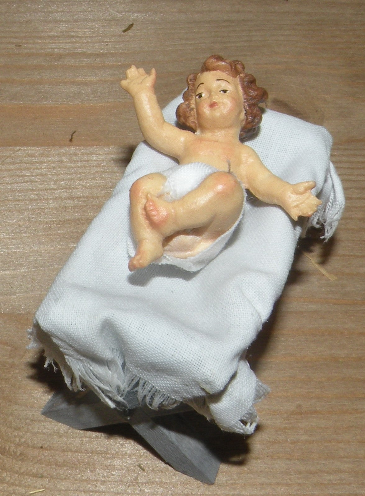 Infant Jesus with cradle 2 pieces - Folk nativity dressed- 10901-01B