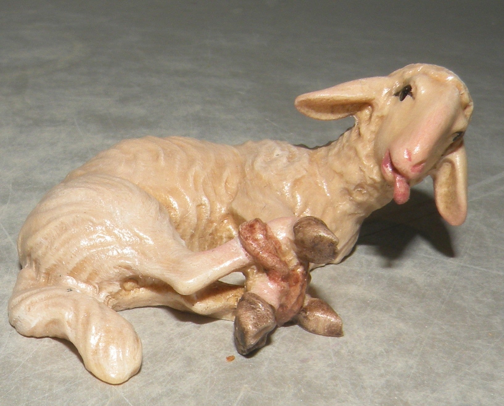Sheep lying-down - Oriental nativity dressed- 21211