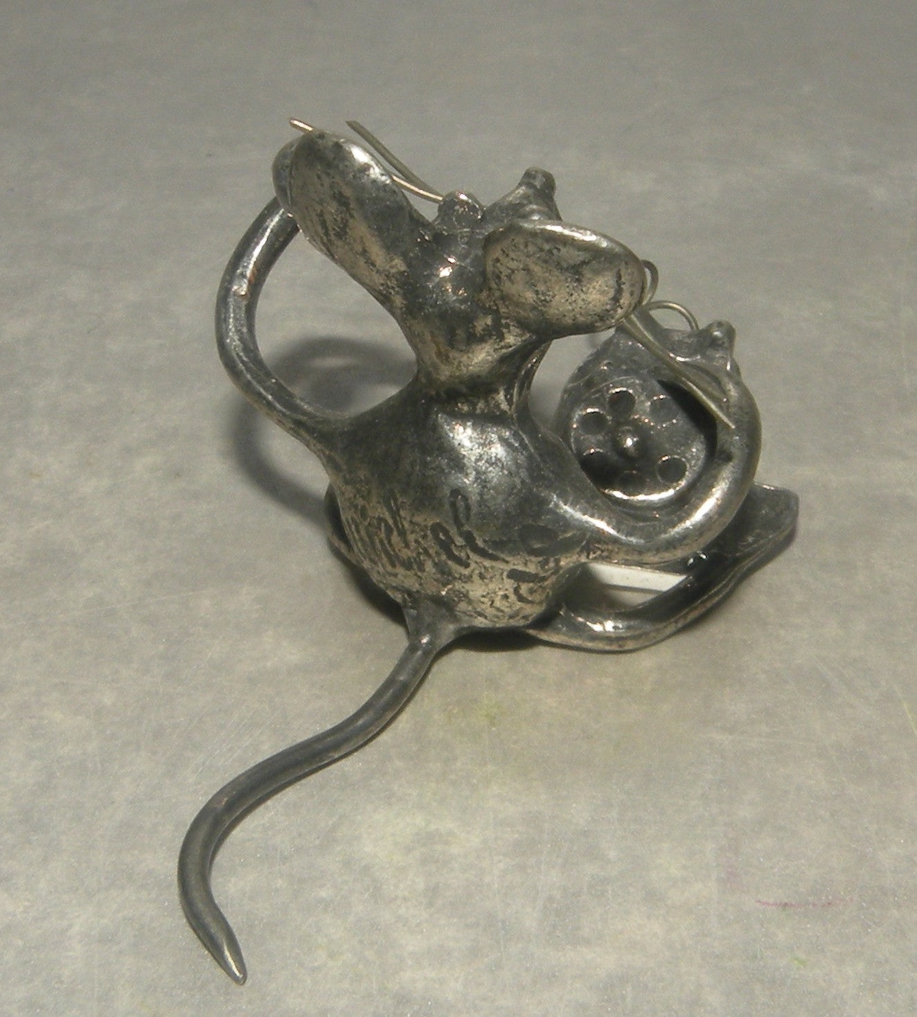 Mouse at phone , Michel Laude
