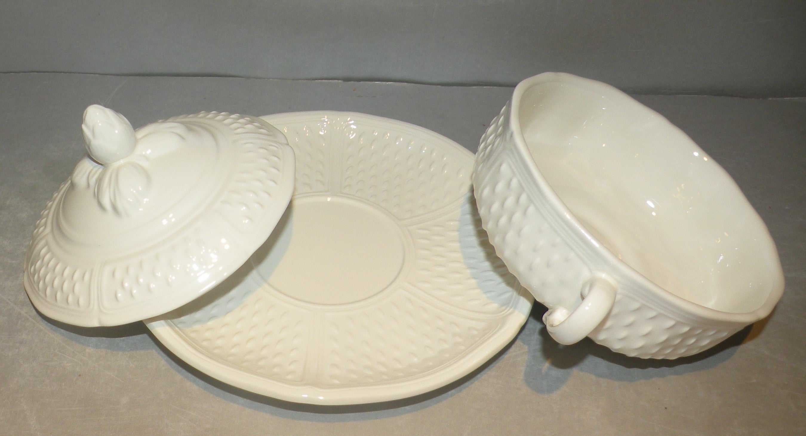 Covered Bouillon Bowl w/Lugs & Saucer, Pont Aux Choux White