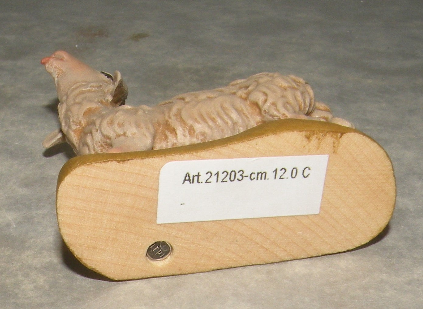 Sheep looking up ( 21203 ) ,   Folkloristic