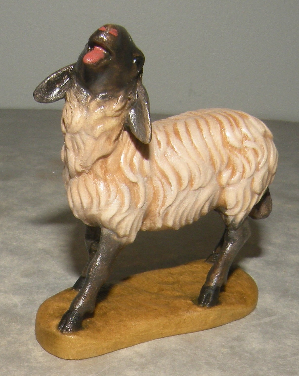 Sheep looking up black head  ( 21203-S ) ,   Folkloristic