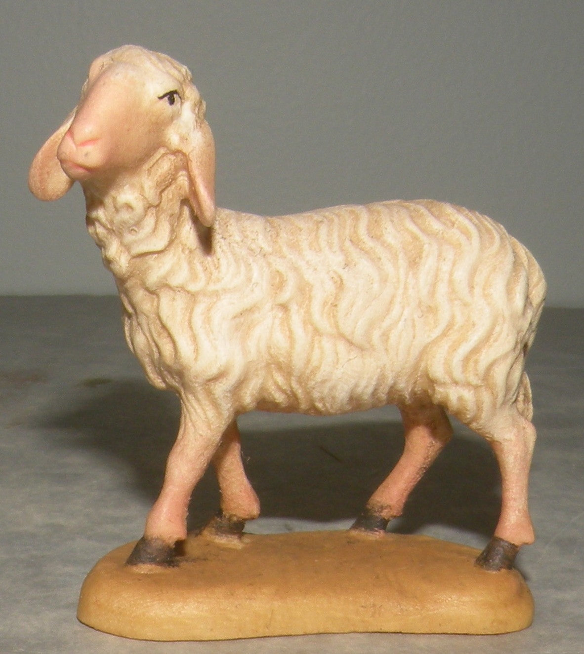 Sheep standing  ( 21205 ) ,   Folkloristic